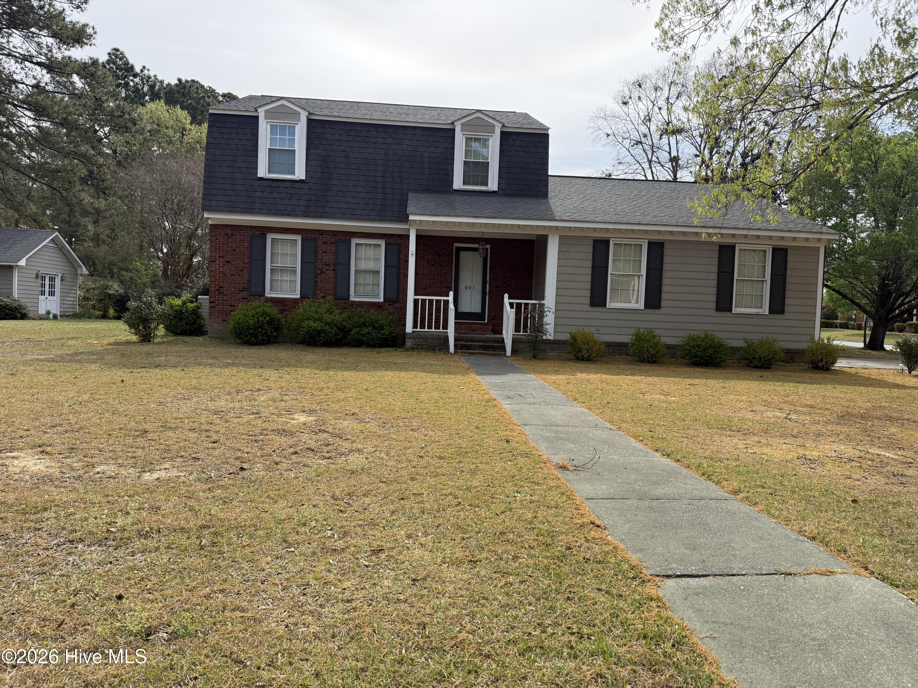 907 Chestnut Drive Property Photo 2