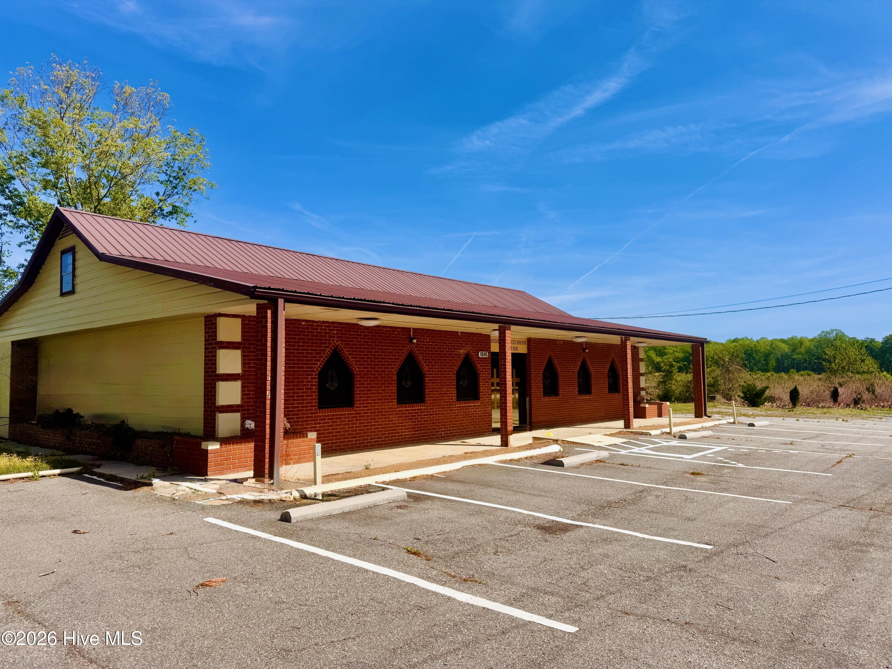1040 Us 13-17s Property Photo 1