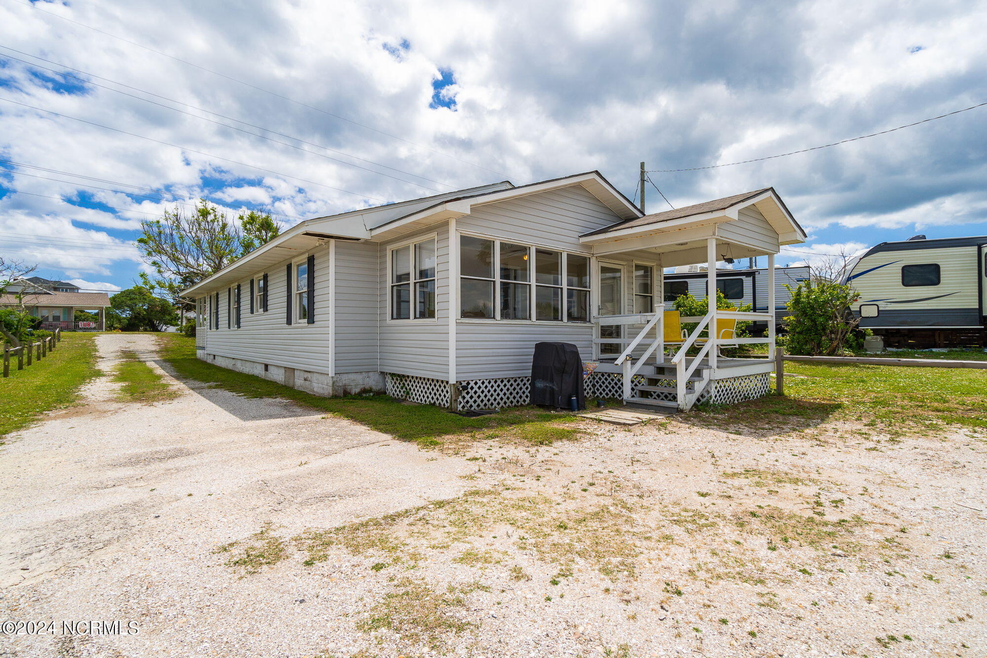 1096 Salter Path Road Property Photo 4