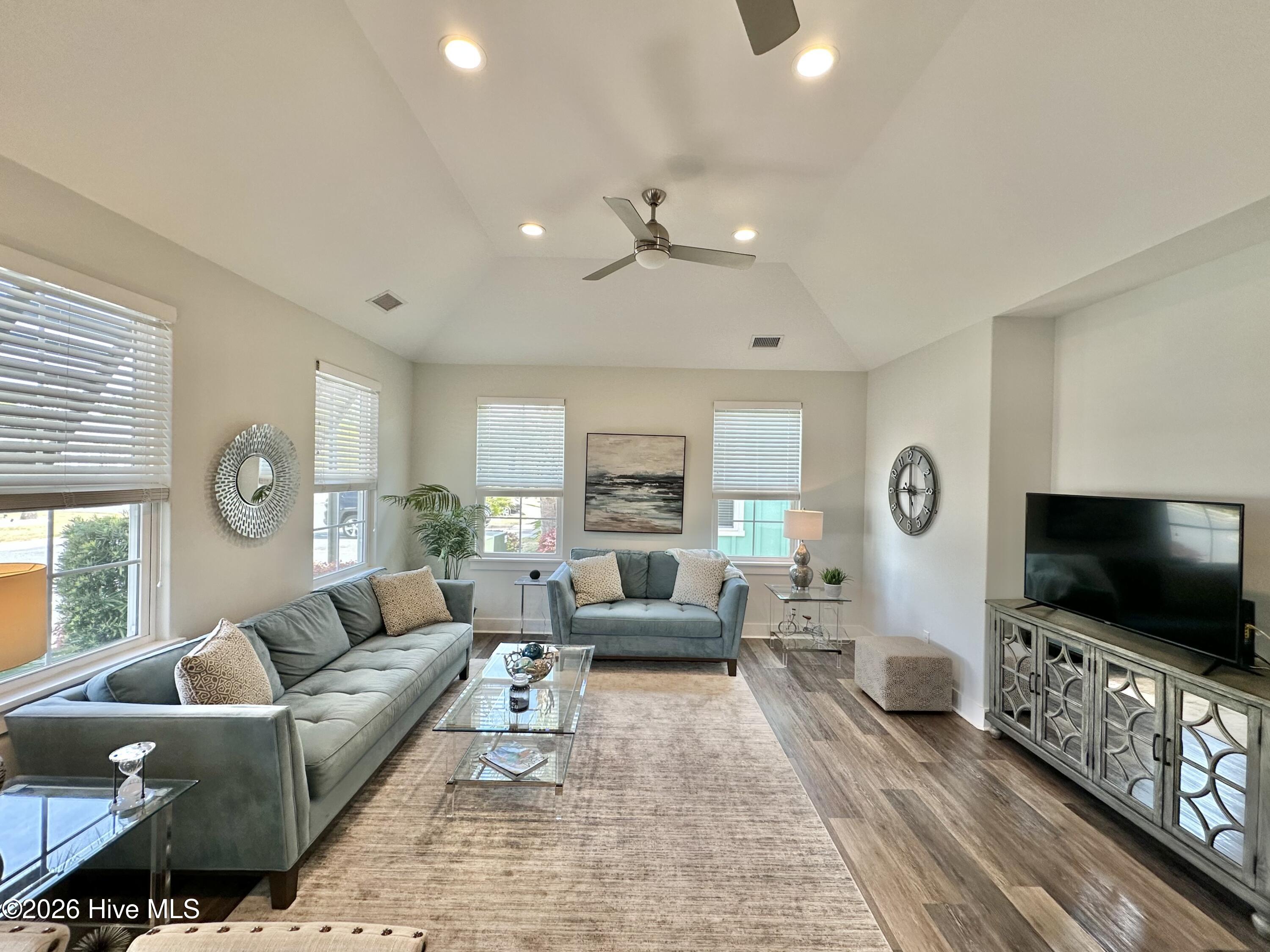 1351 Albacore Loop Property Photo 3