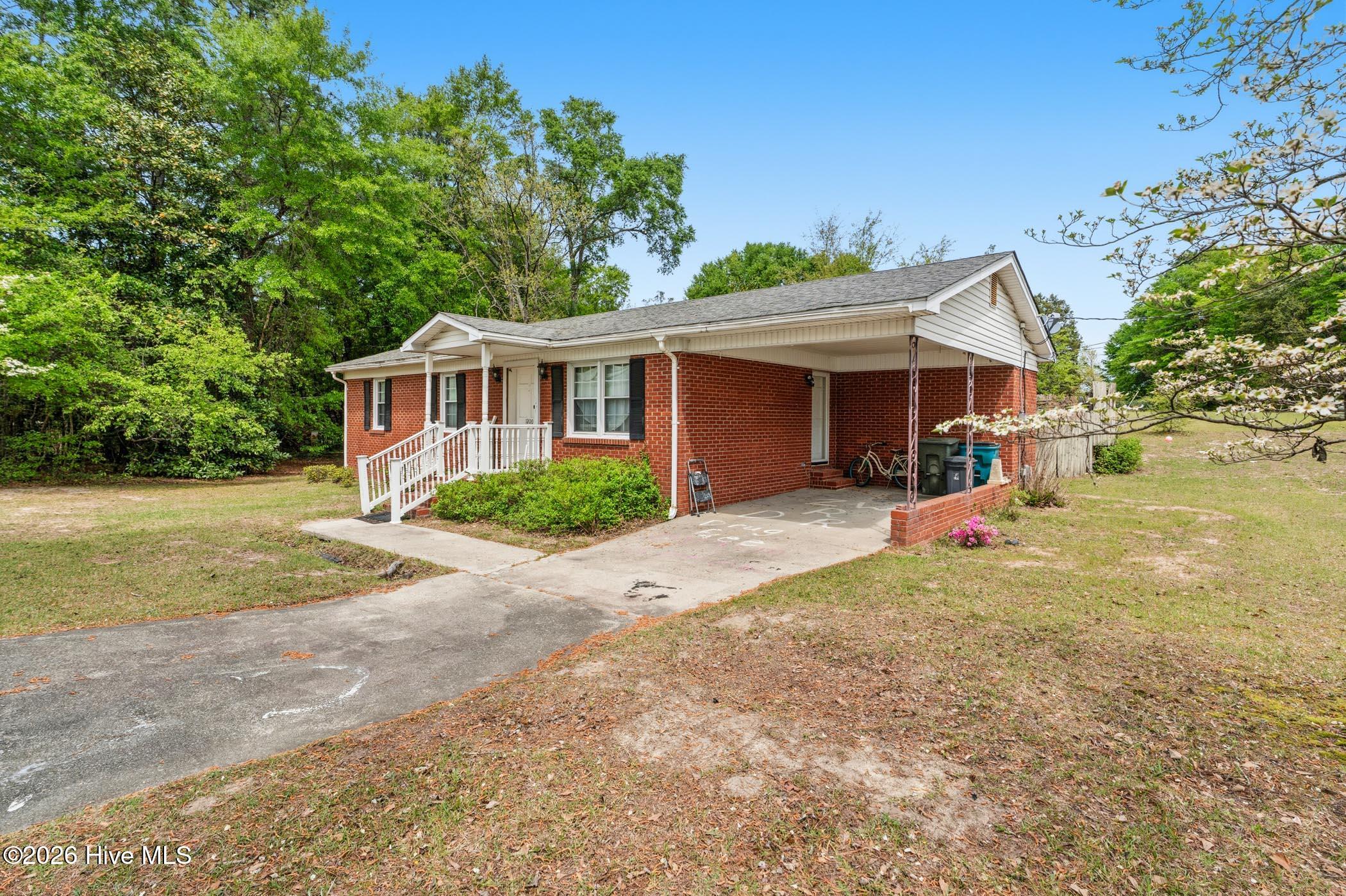 1200 Oak Avenue Property Photo 3