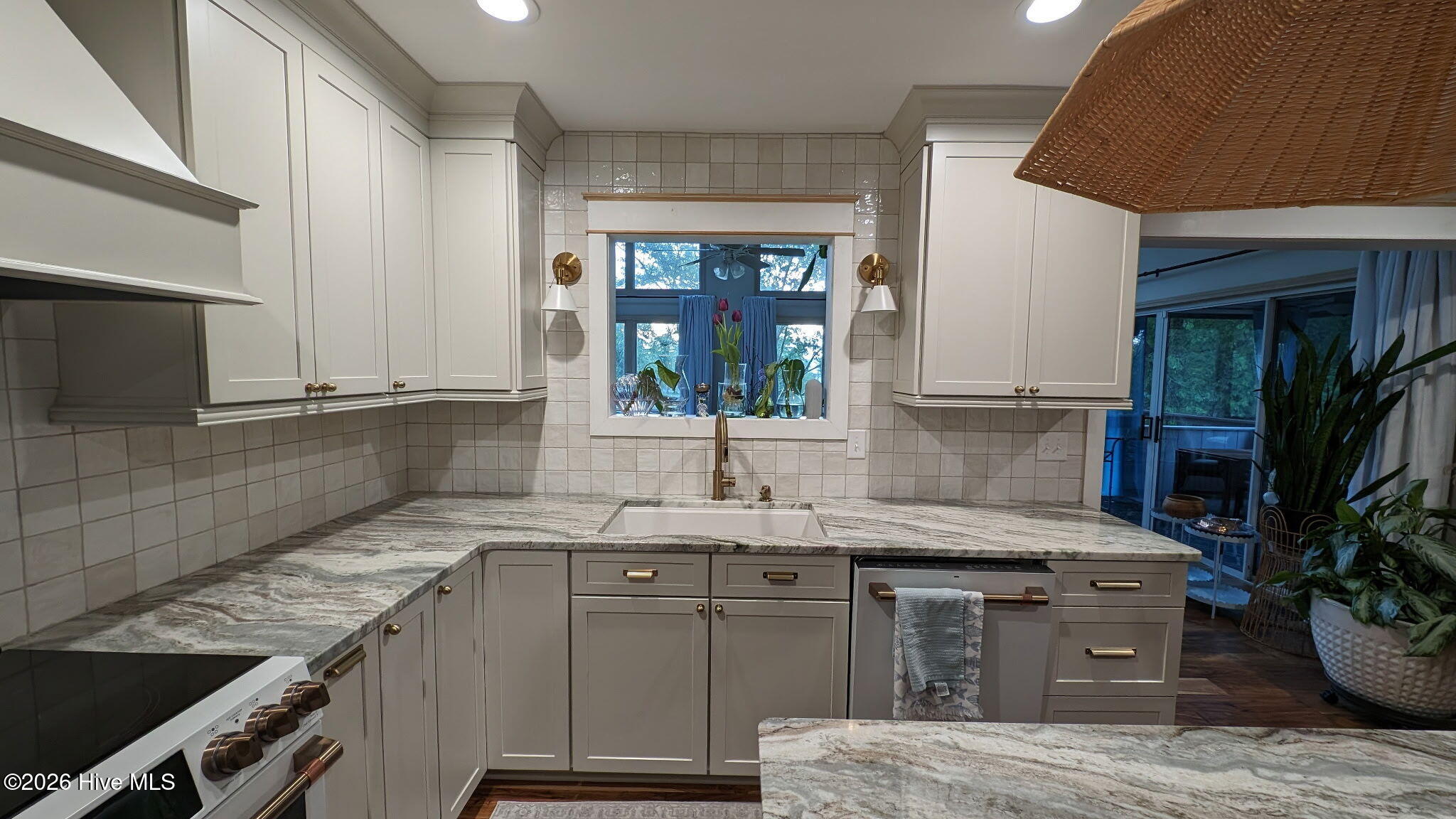 215 Harbor Drive Property Photo 10