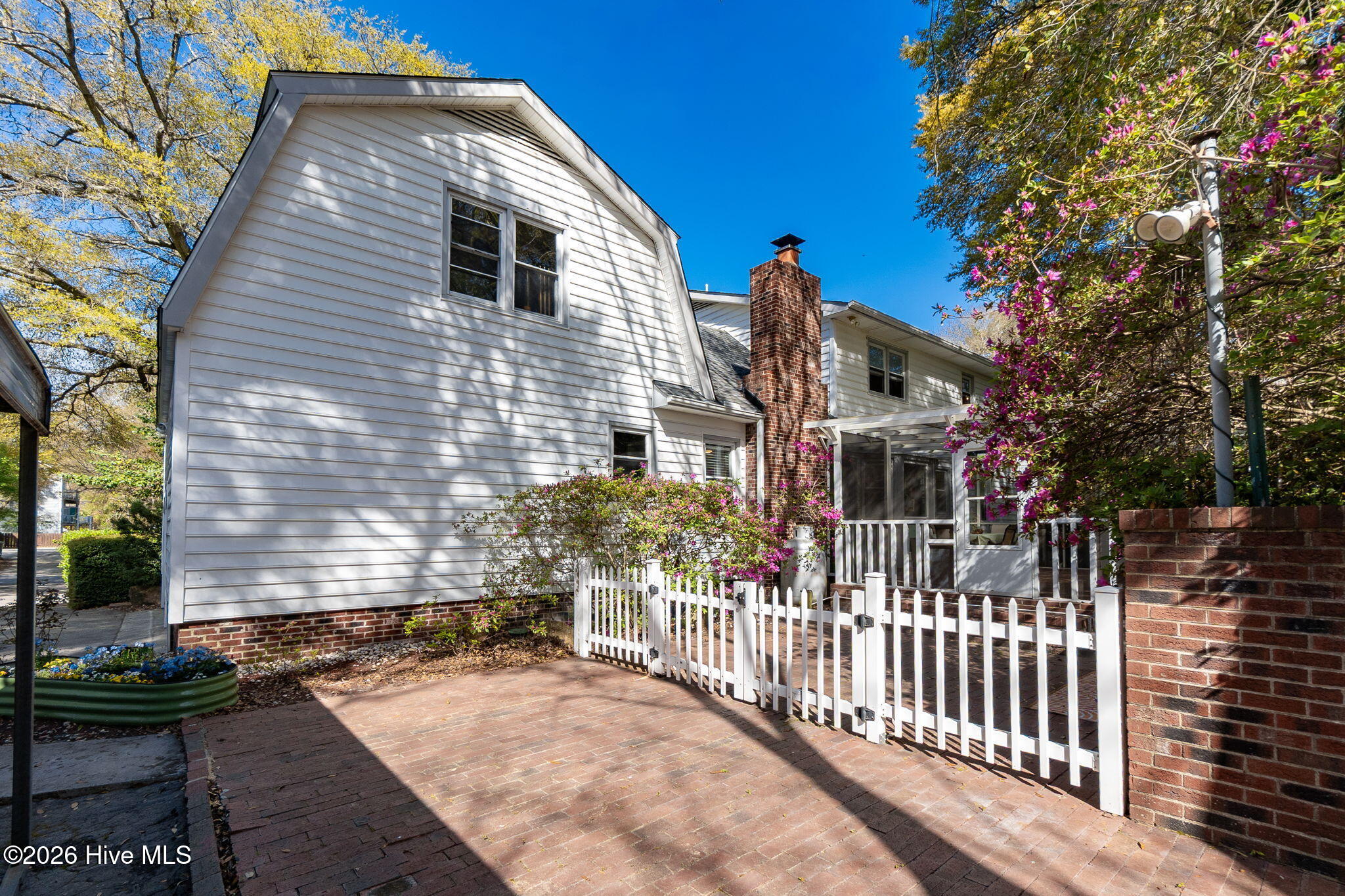 428 Holly Street Property Photo 5