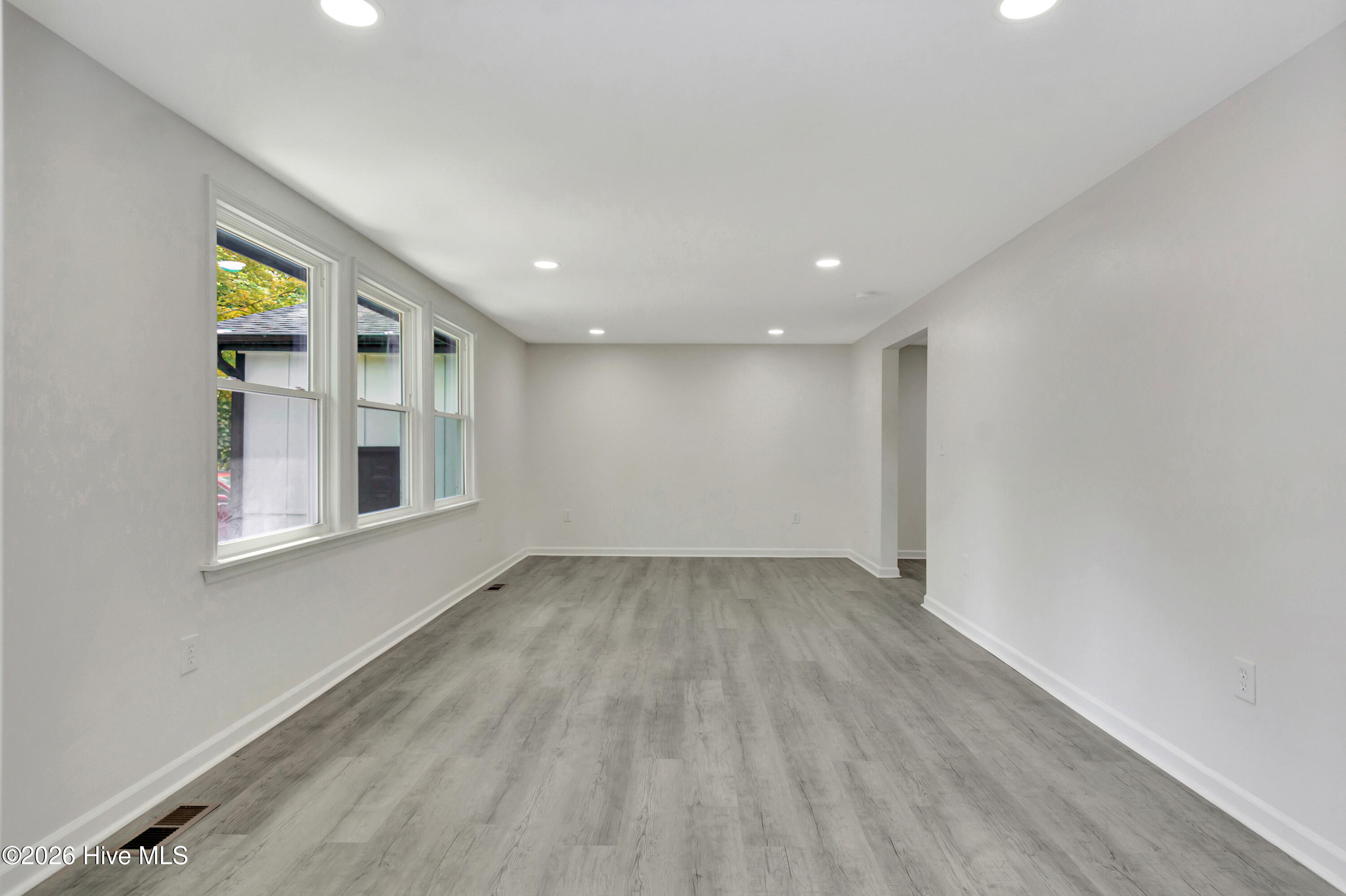 12680 Donna Drive Property Photo 6