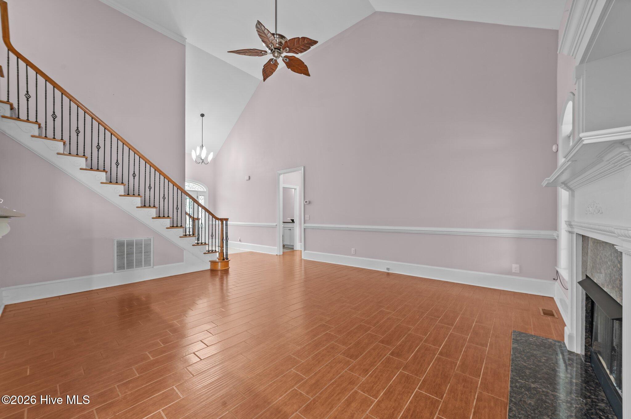 414 Crown Drive Property Photo 7