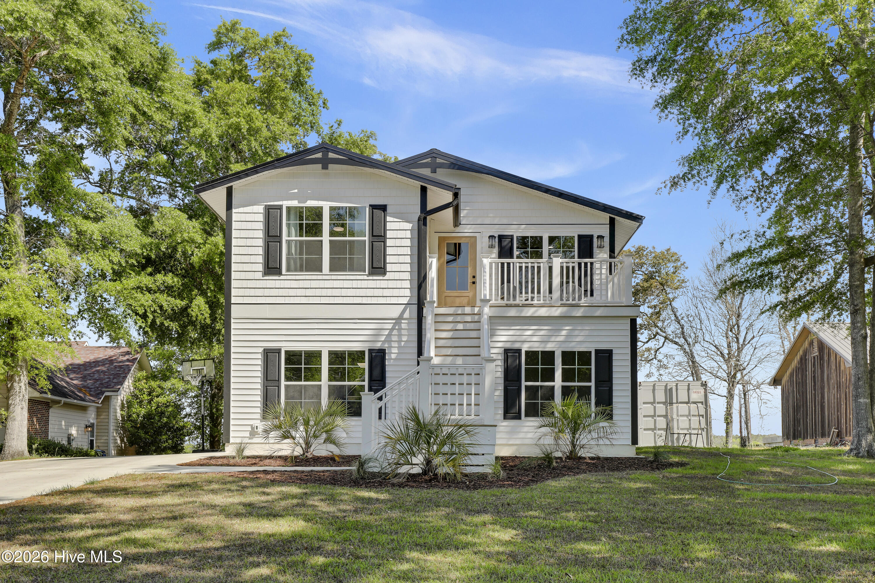 725 Chadwick Shores Drive Property Photo 1
