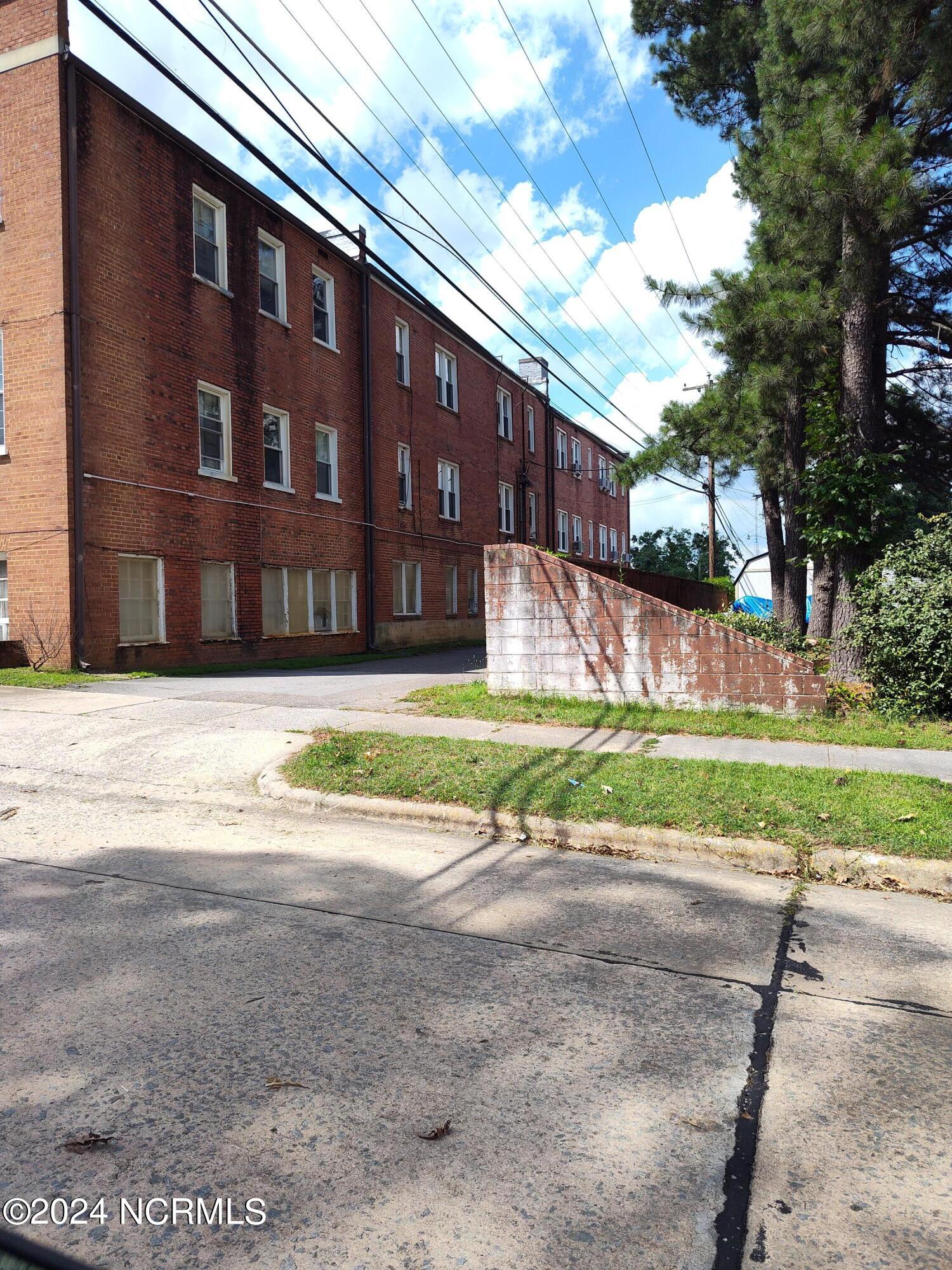 338 Roanoke Avenue Property Photo 6