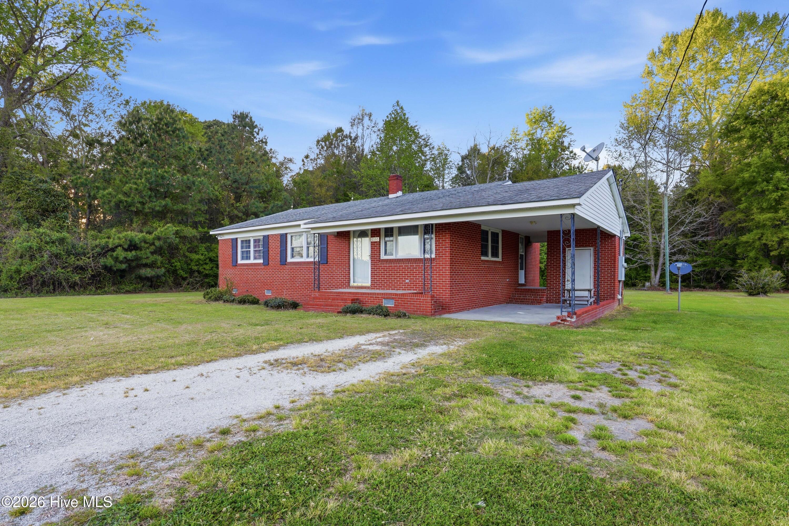 6566 Hwy 41 W Property Photo 3