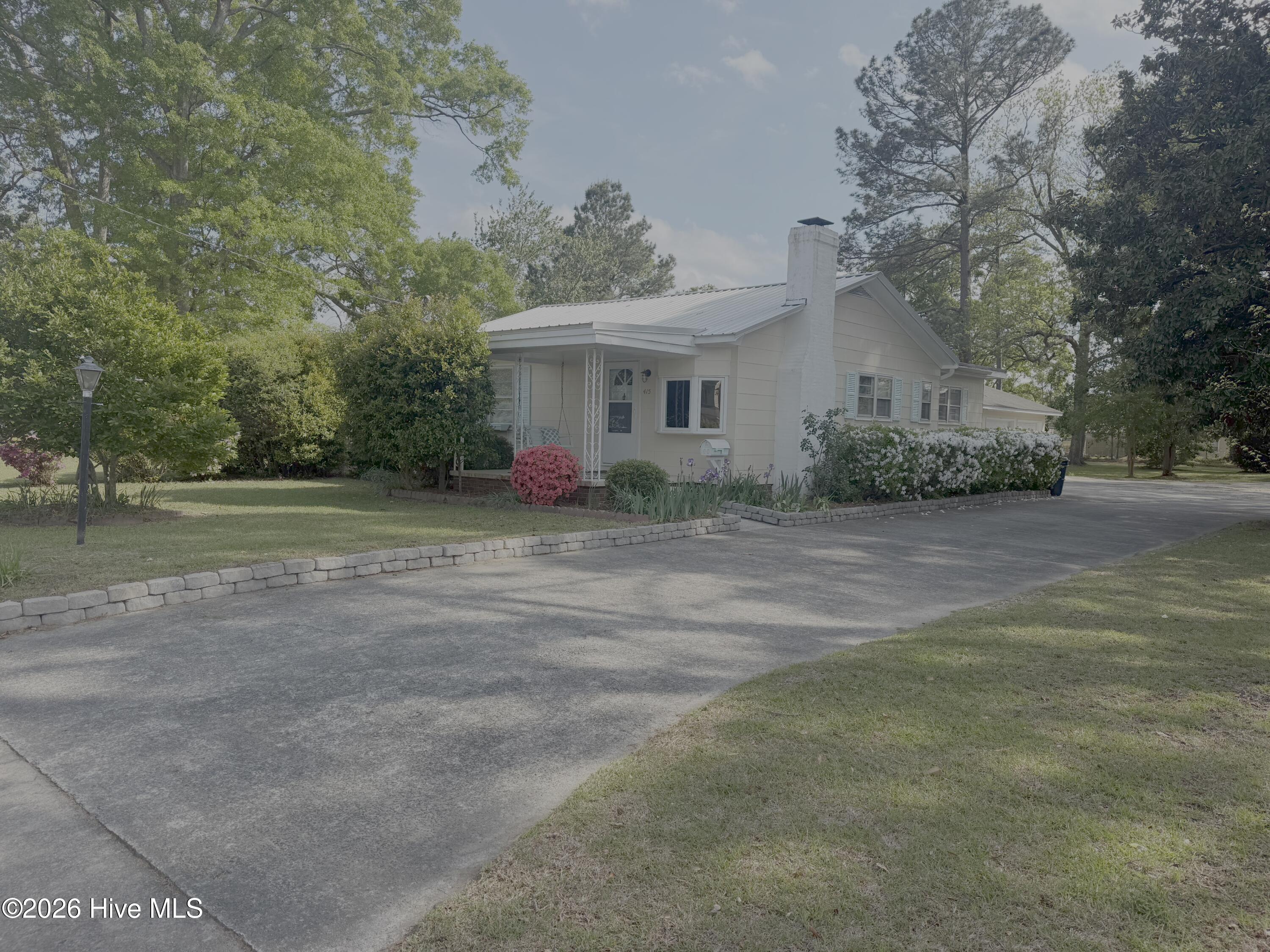 415 E 5th Street Property Photo 1