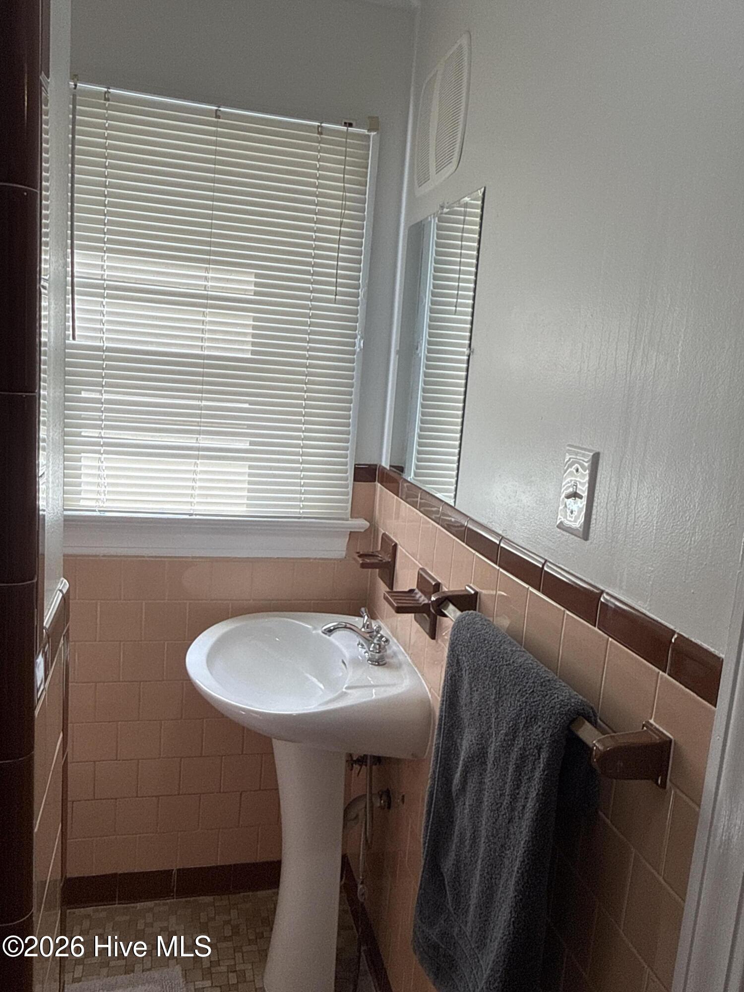 415 E 5th Street Property Photo 19