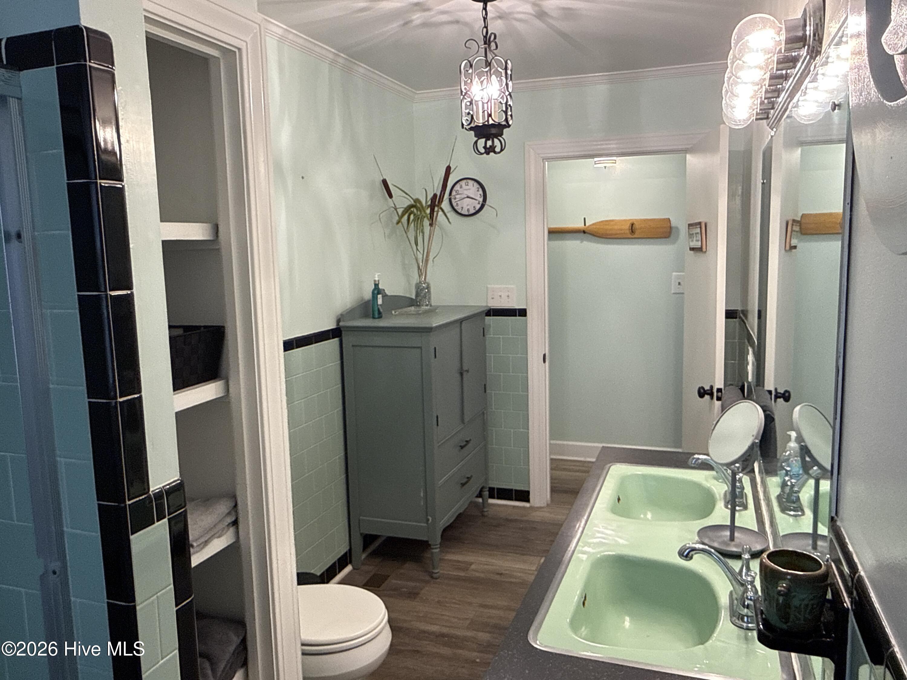 415 E 5th Street Property Photo 22