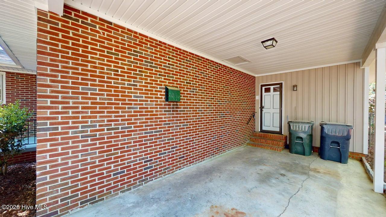 245 S Hillcrest Drive Property Photo 4