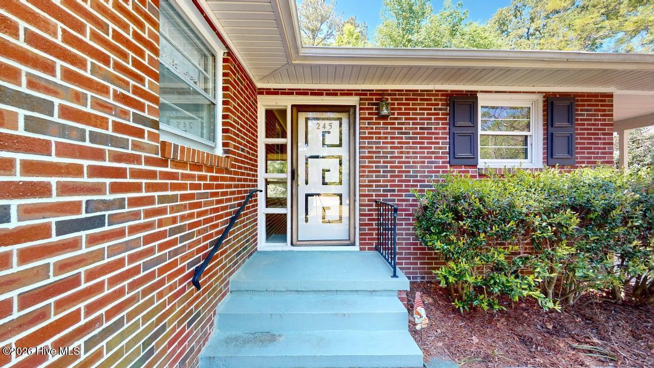 245 S Hillcrest Drive Property Photo 5