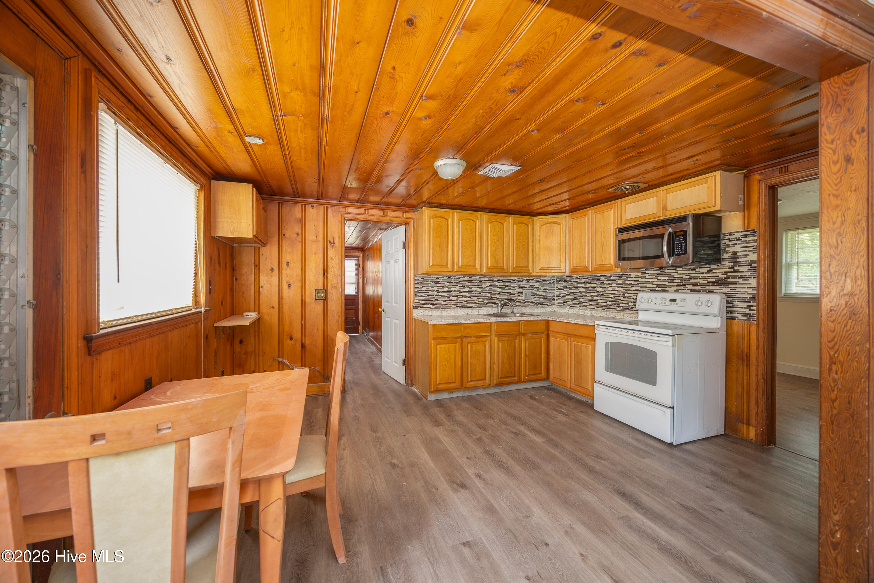 321 N Church Avenue Property Photo 6