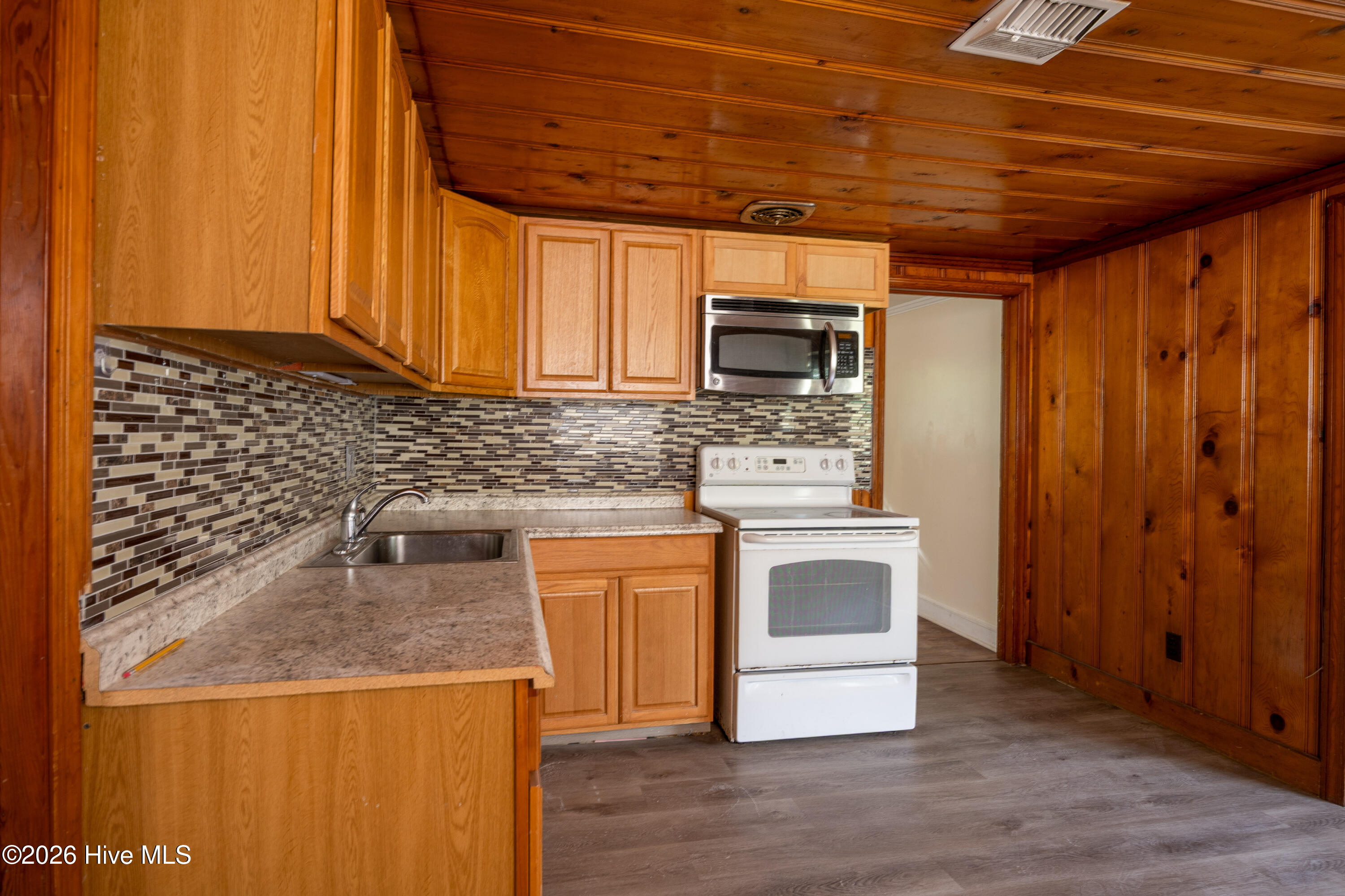 321 N Church Avenue Property Photo 7