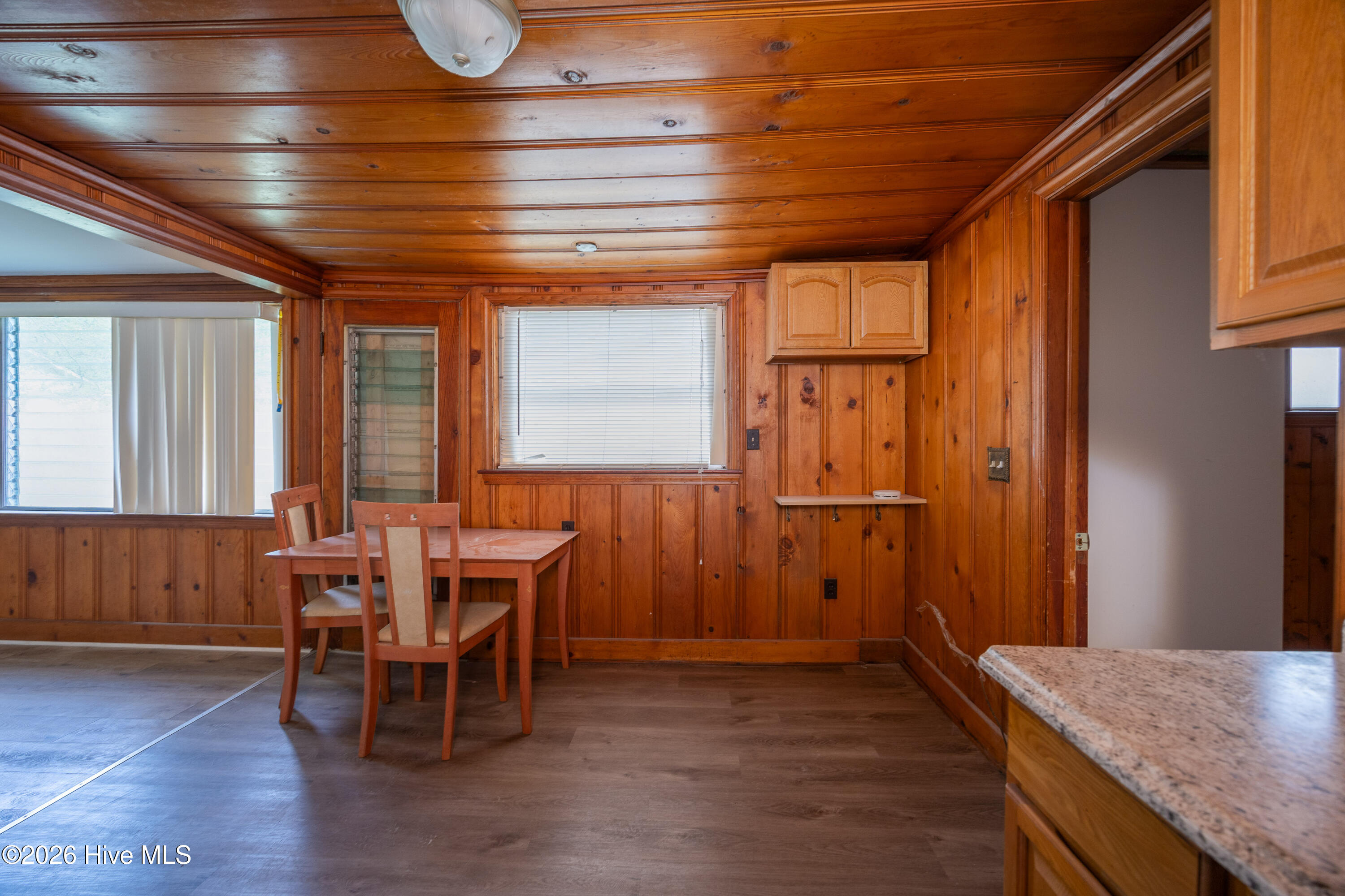 321 N Church Avenue Property Photo 10
