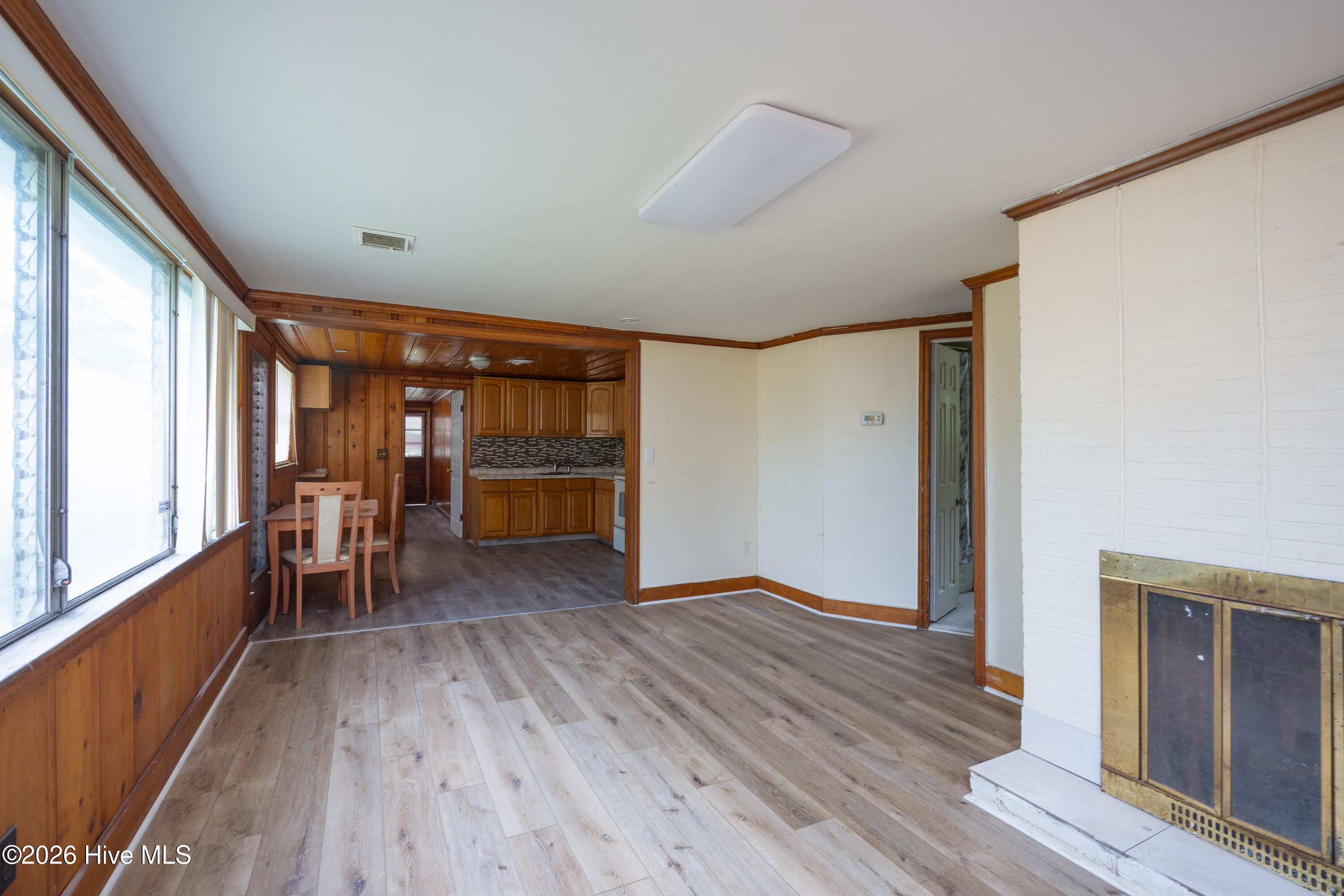 321 N Church Avenue Property Photo 11