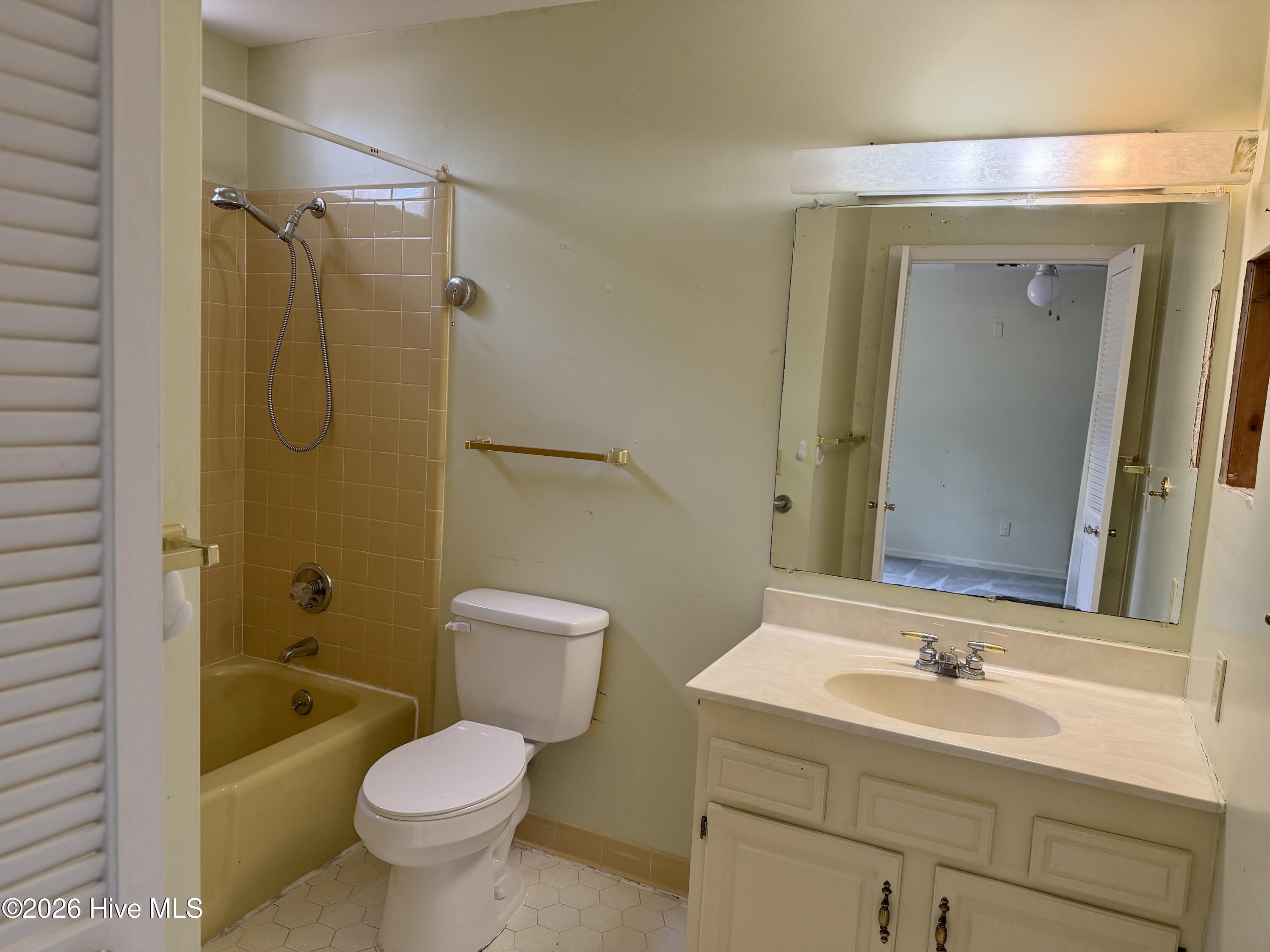 20 Merion Circle Property Photo 14