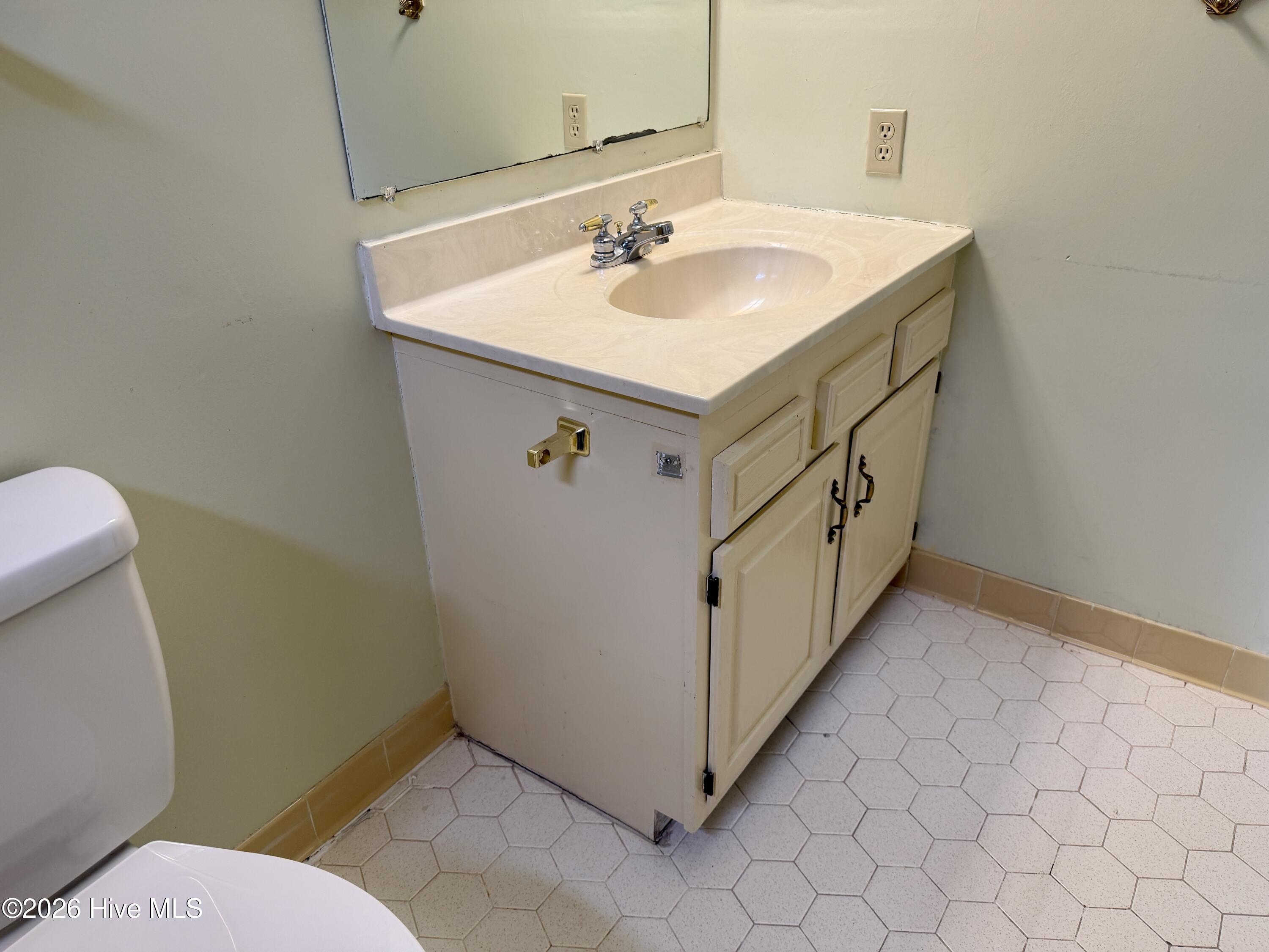 20 Merion Circle Property Photo 16