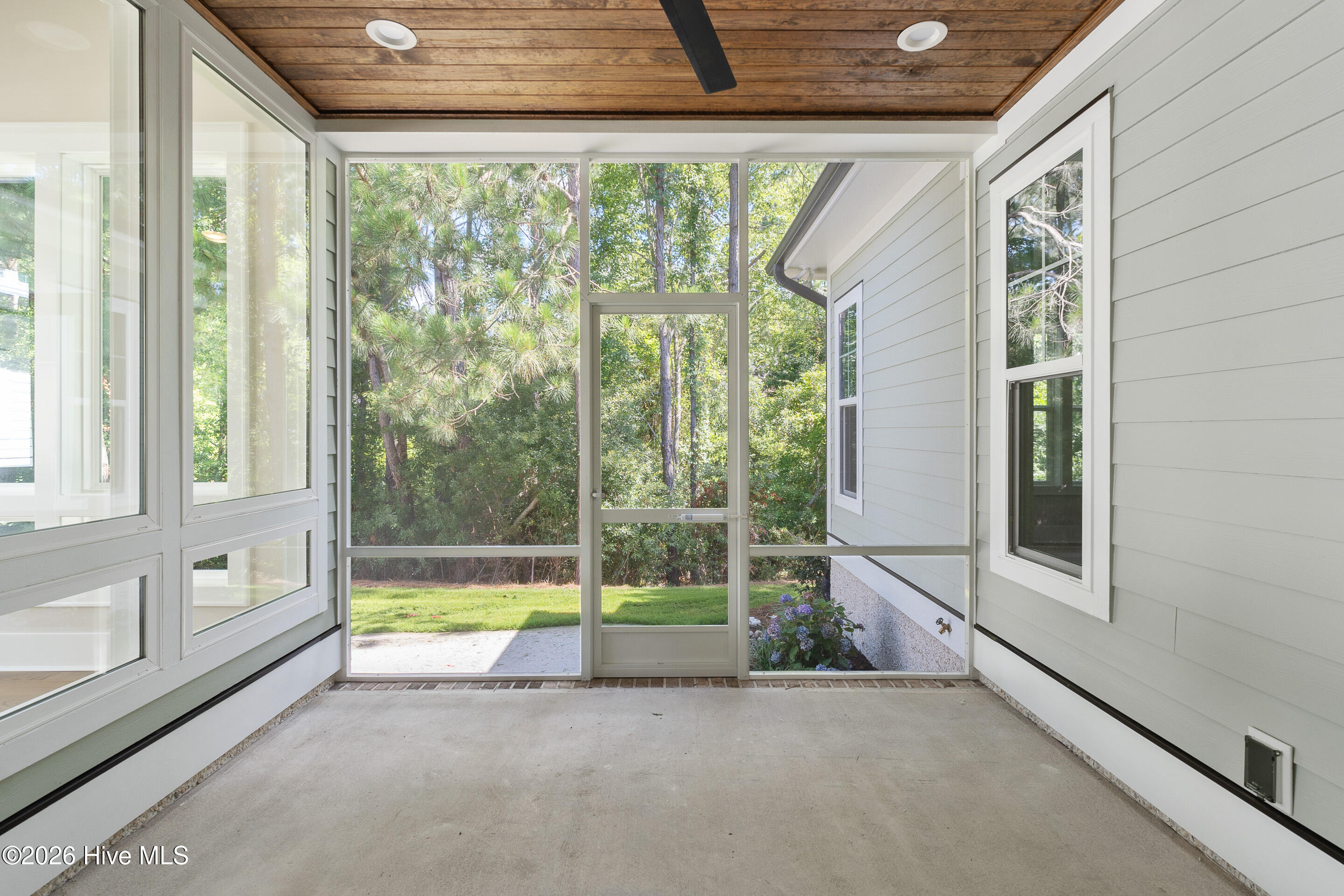 3868 Reserve Club Drive Property Photo 17