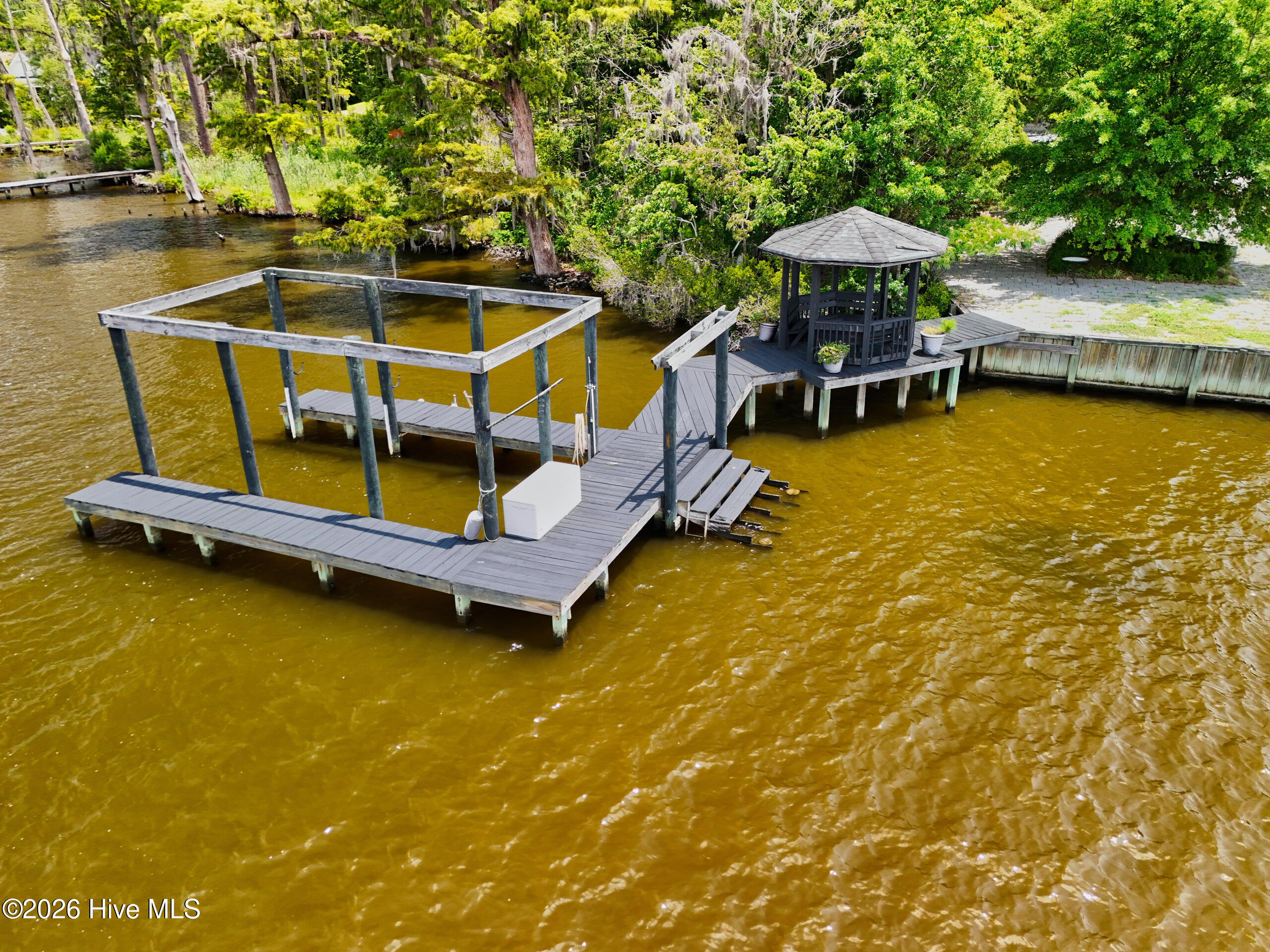 211 Beech Point Boulevard Property Photo 4