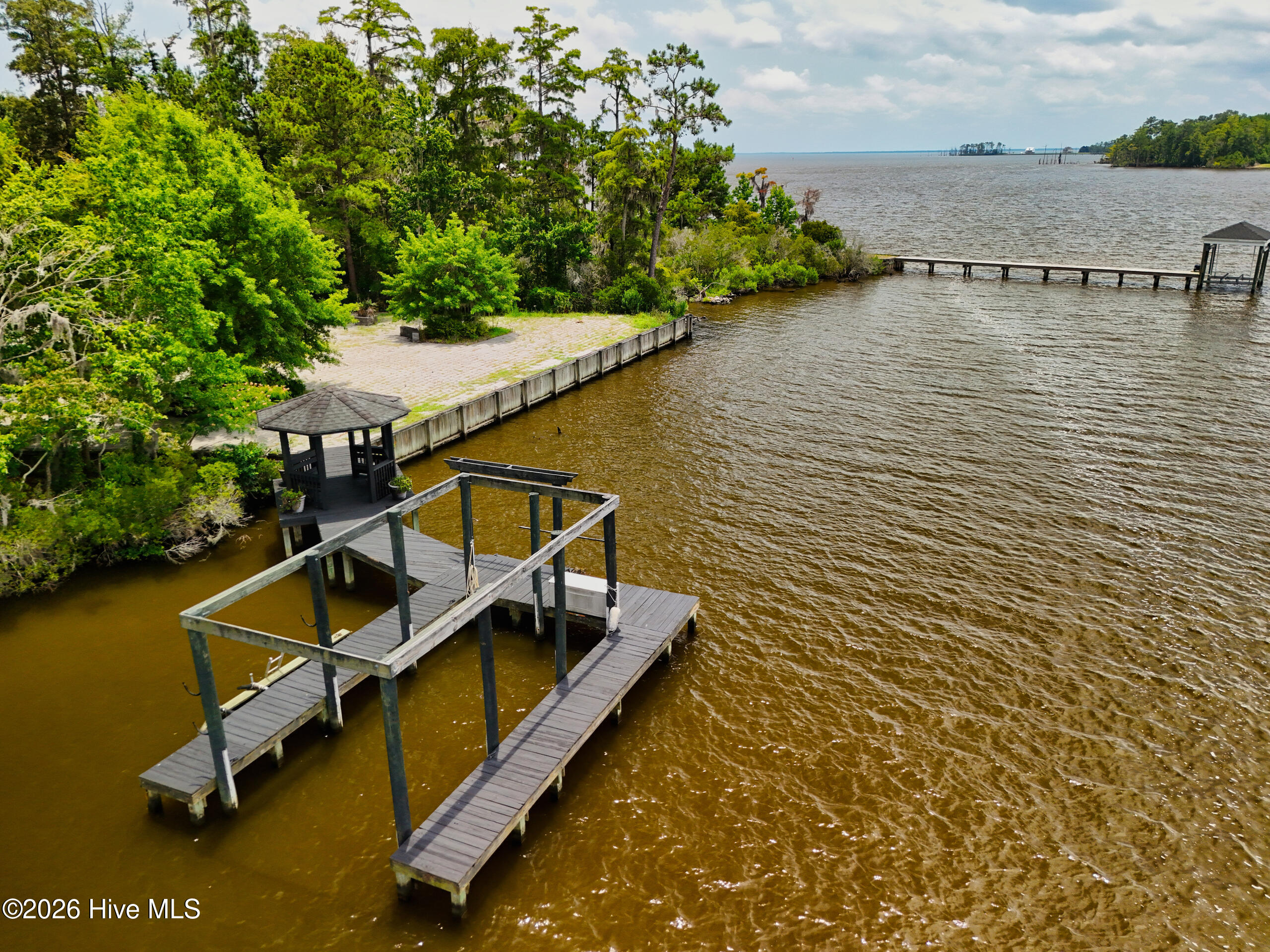 211 Beech Point Boulevard Property Photo 5