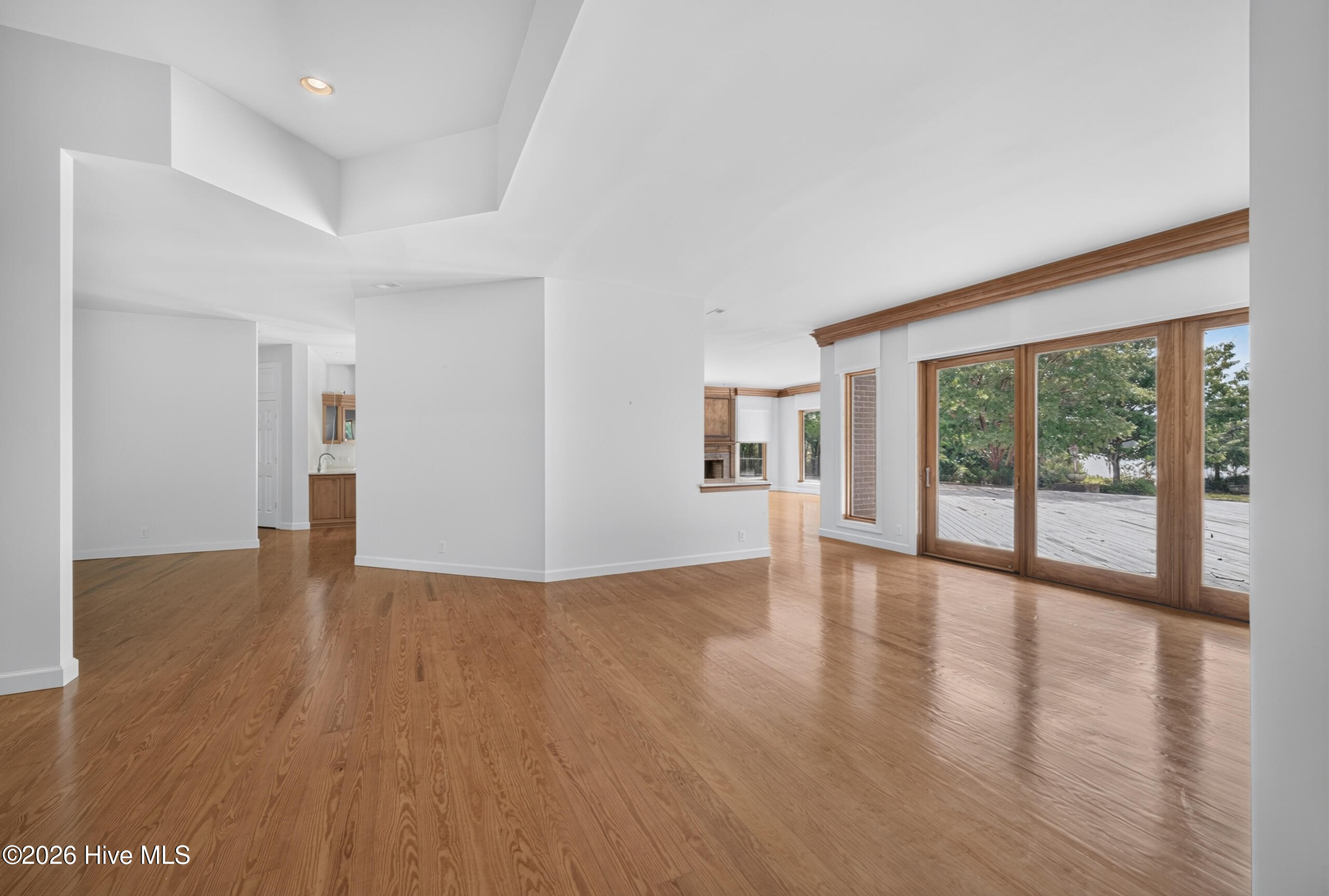 211 Beech Point Boulevard Property Photo 9