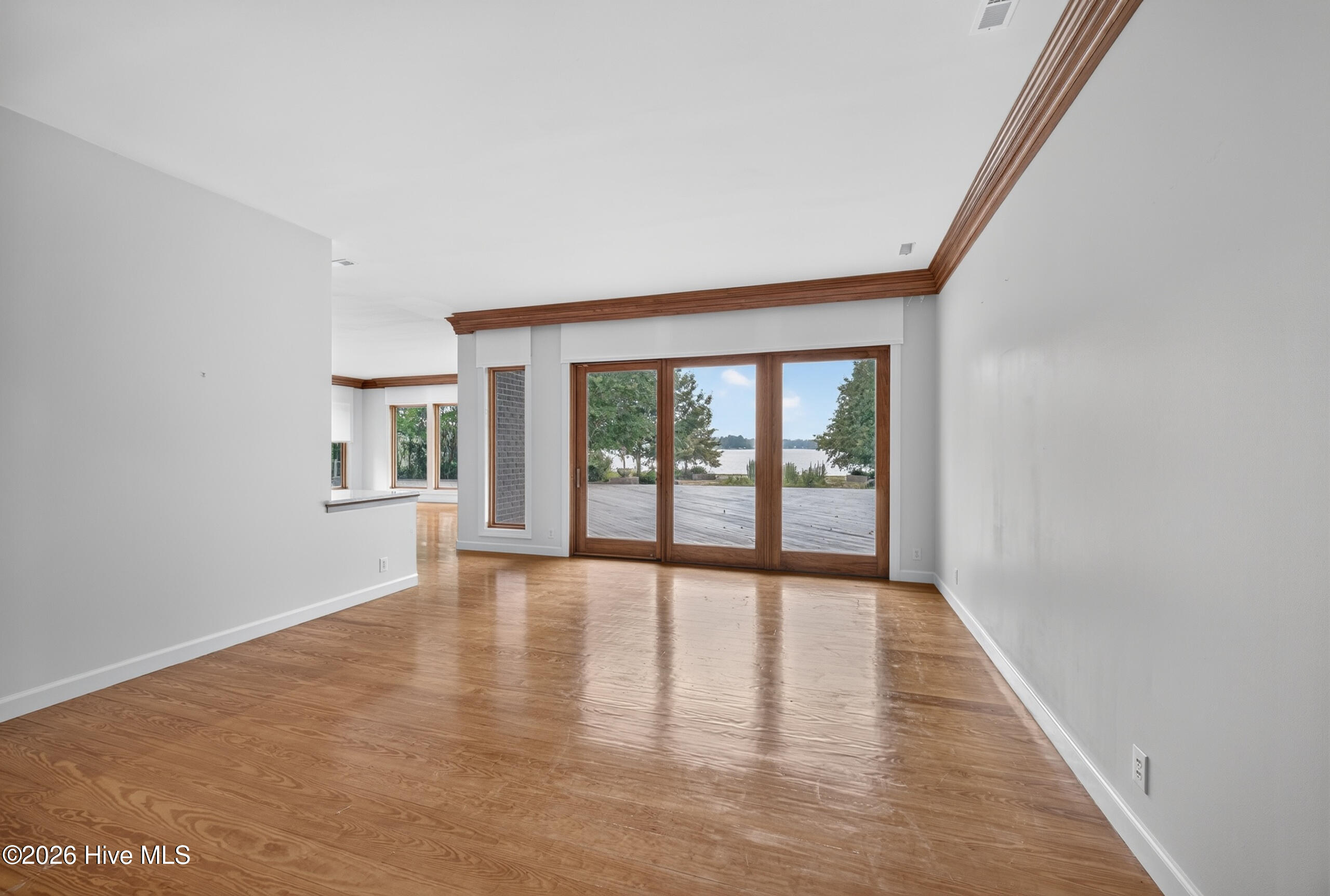 211 Beech Point Boulevard Property Photo 11