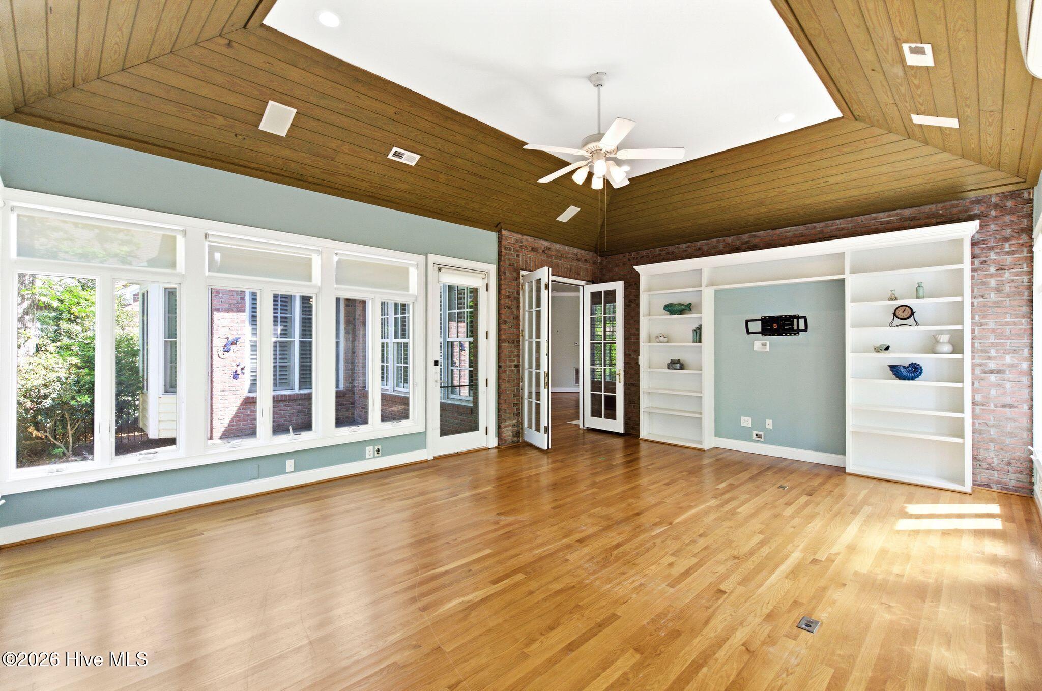 1103 Congressional Lane Property Photo 22