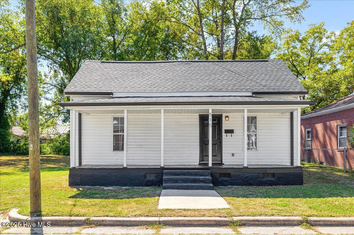 515 E Holly Street Property Photo 2