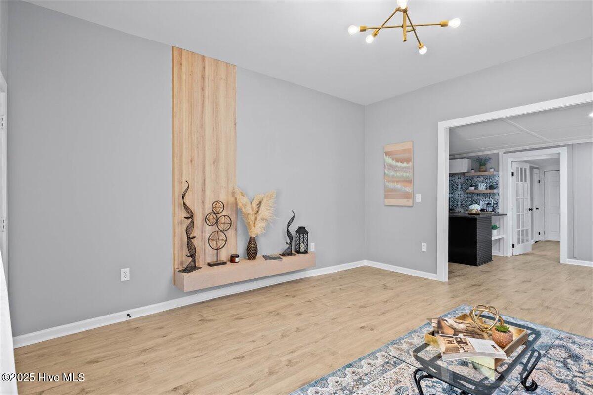 515 E Holly Street Property Photo 7