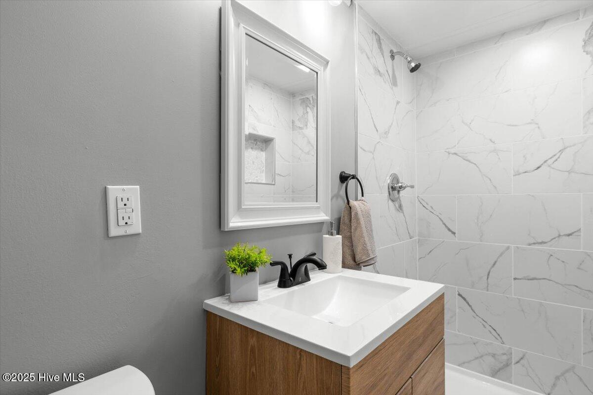 515 E Holly Street Property Photo 17