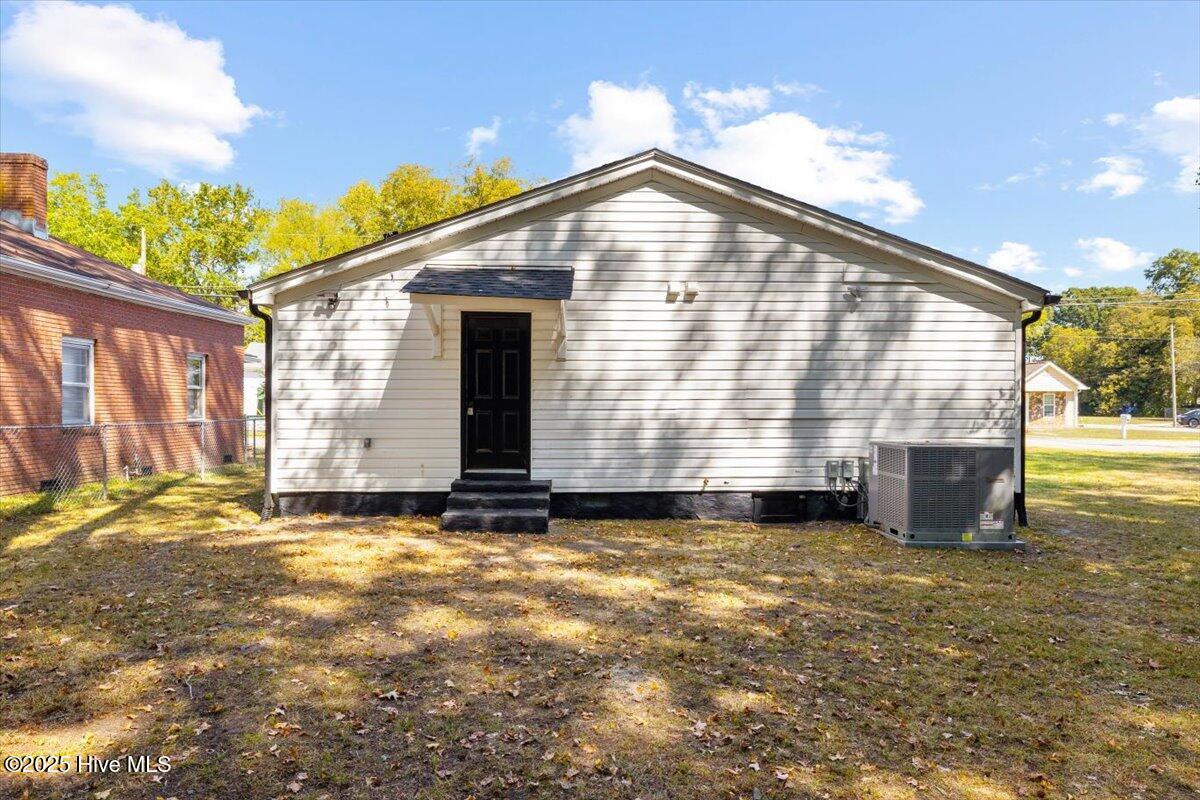 515 E Holly Street Property Photo 24