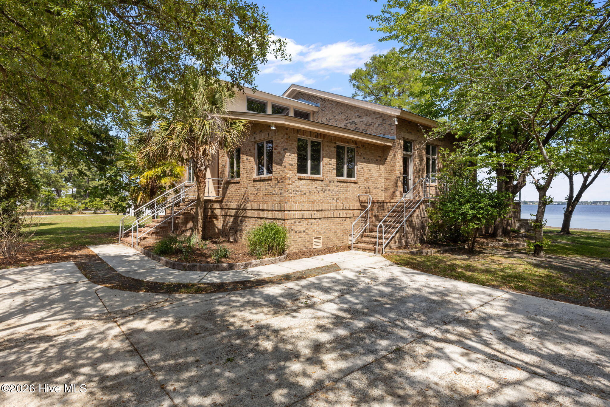 401 Harbor Drive Property Photo 4