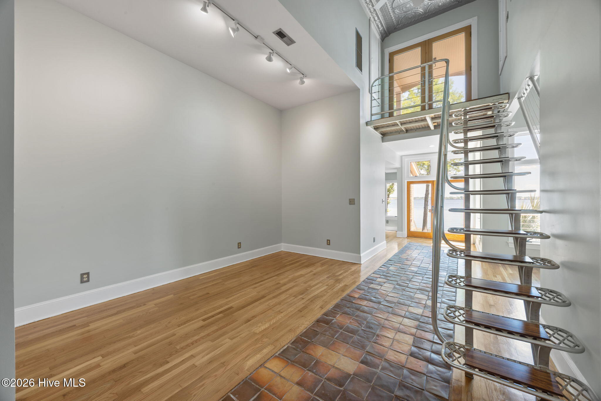 401 Harbor Drive Property Photo 16