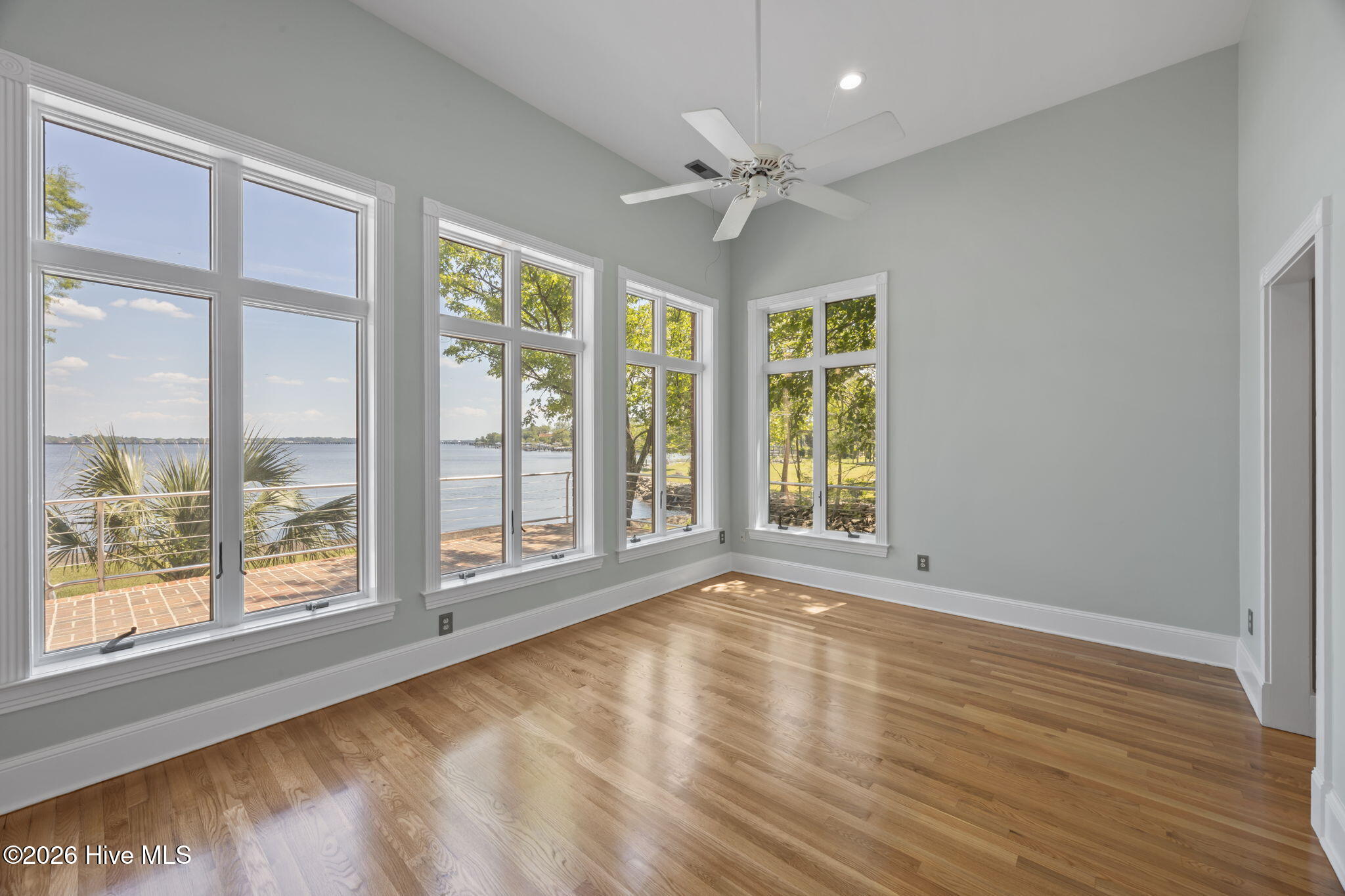 401 Harbor Drive Property Photo 18