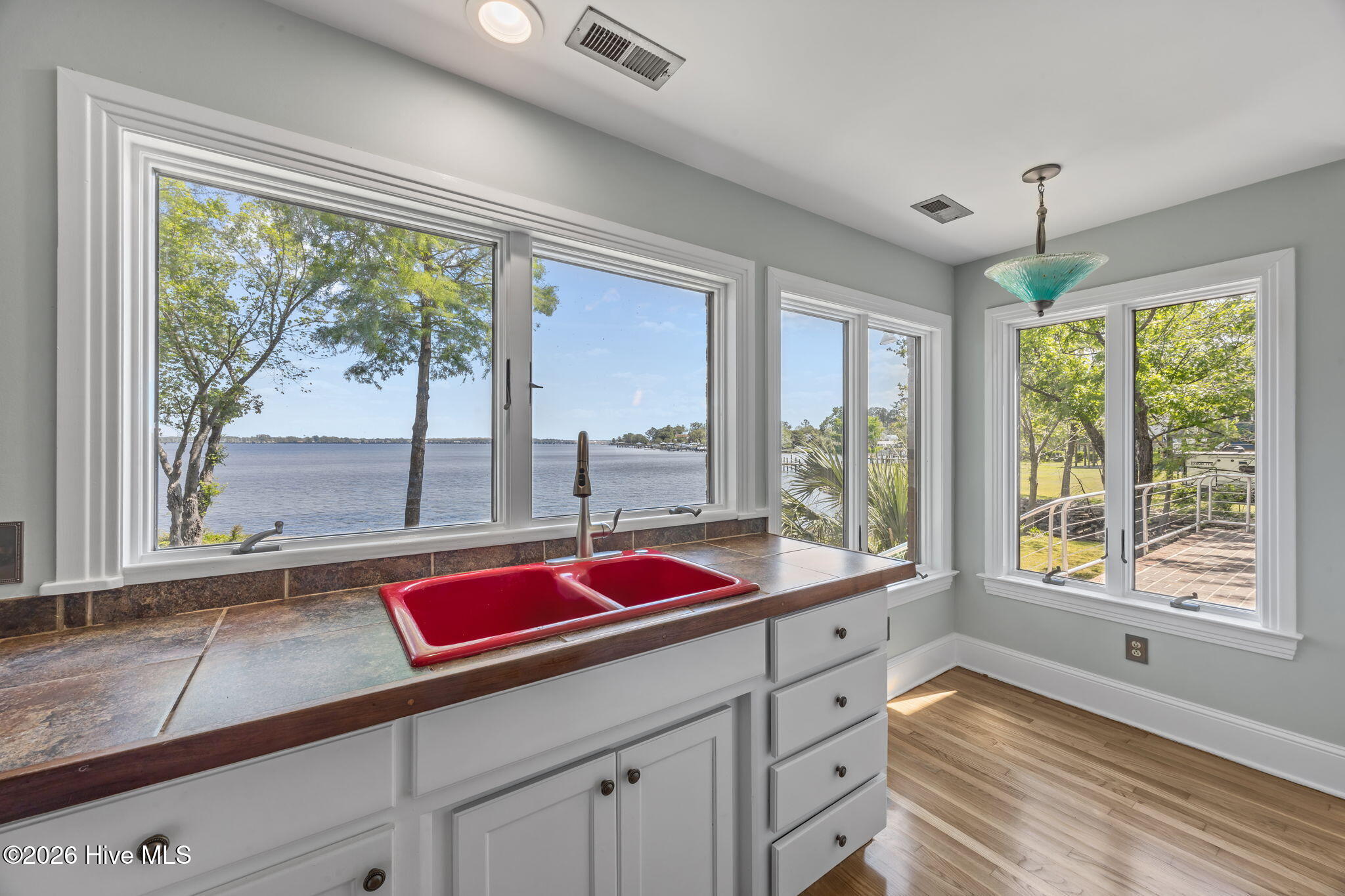 401 Harbor Drive Property Photo 22