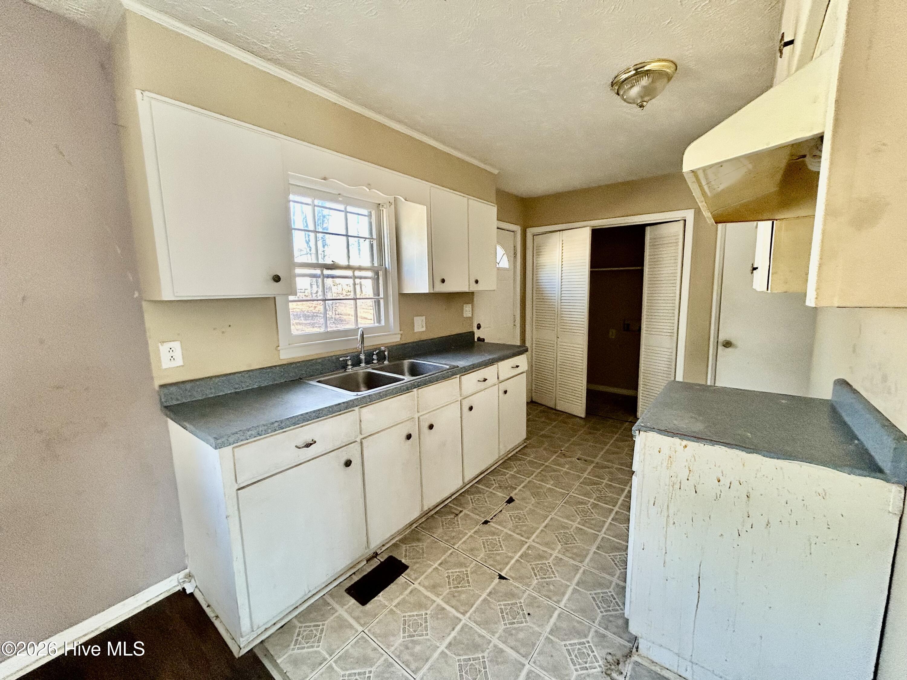 906 Cypress Street Property Photo 6