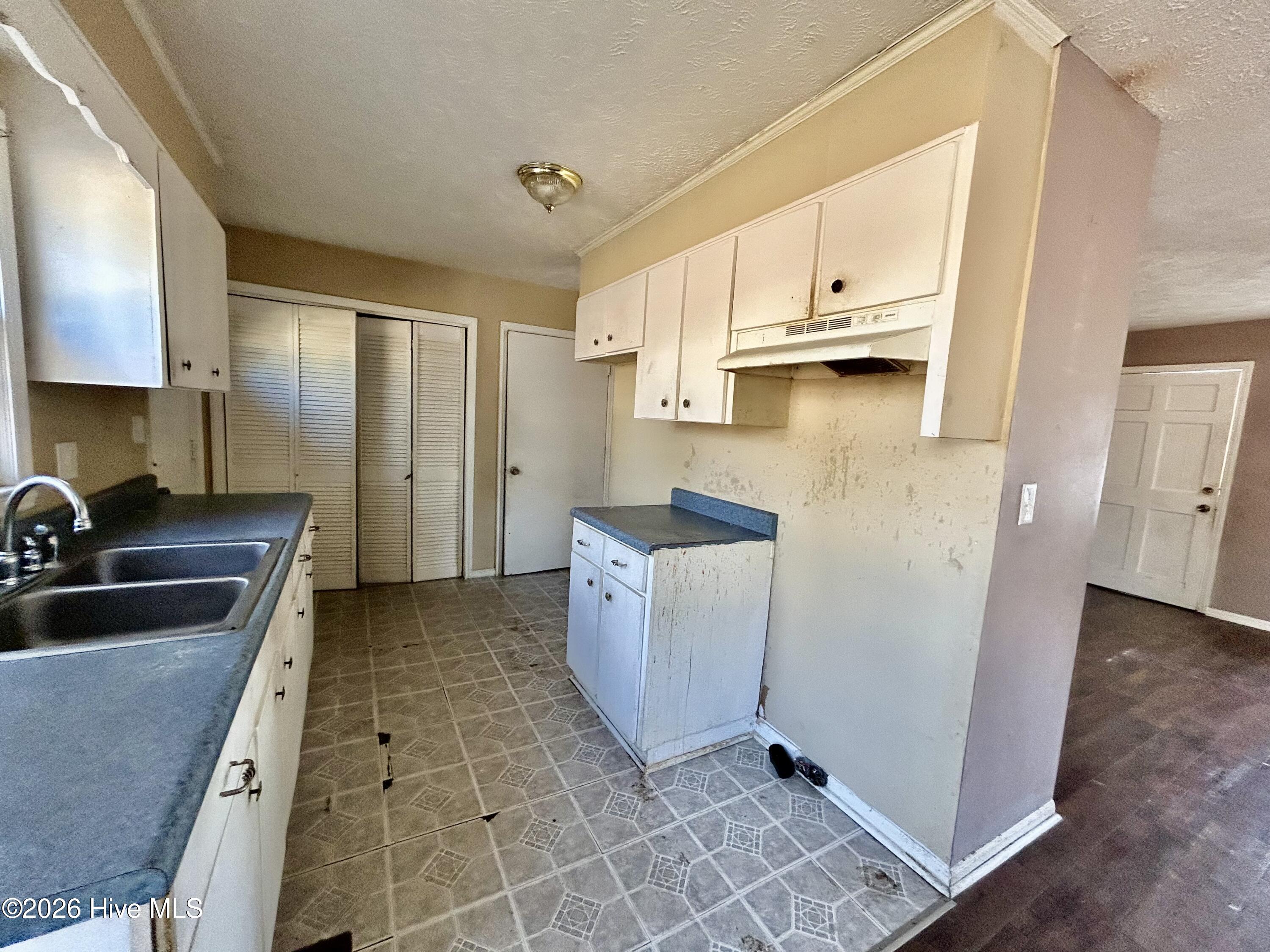 906 Cypress Street Property Photo 7