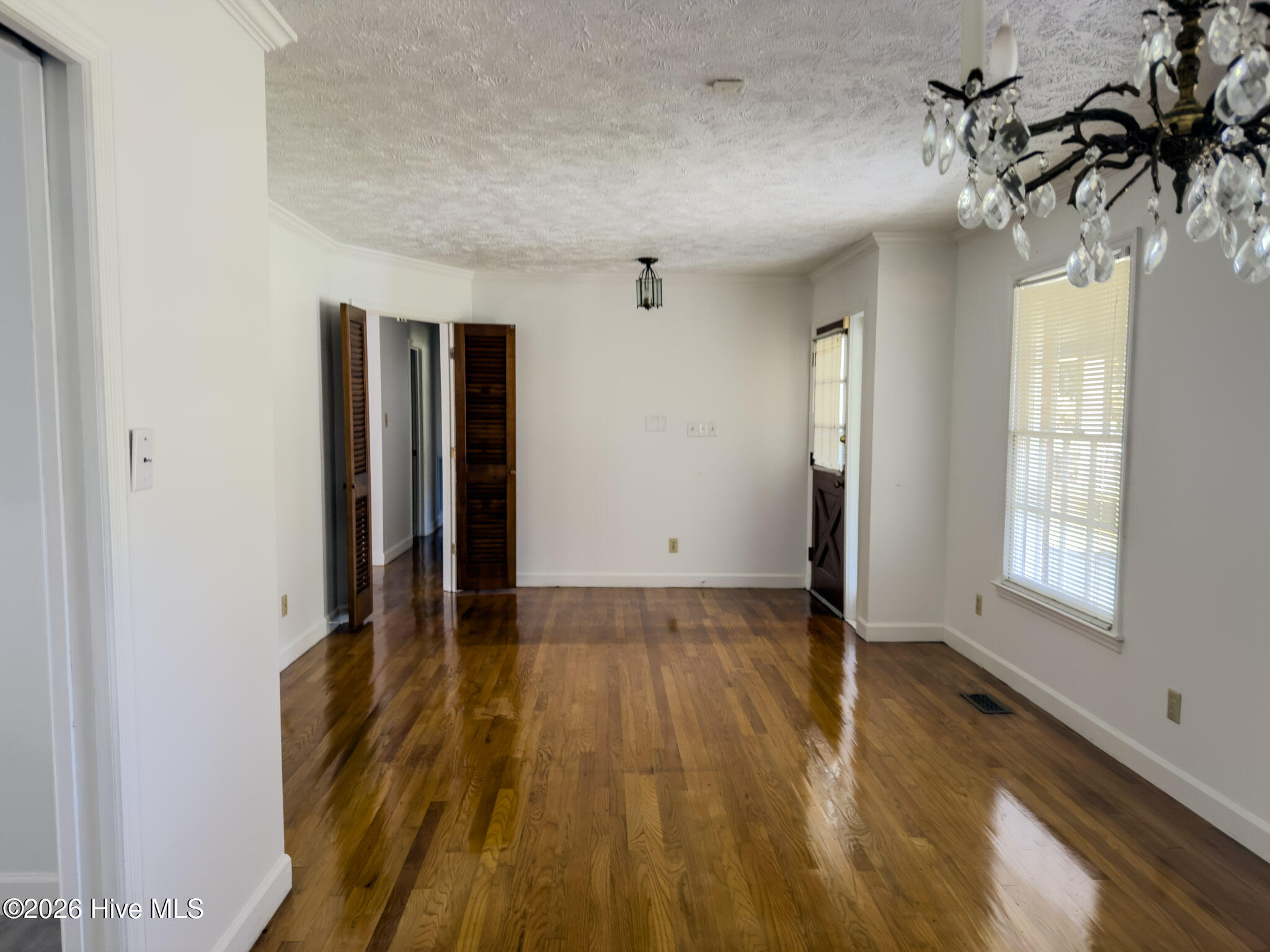 598 Forest Road Property Photo 4