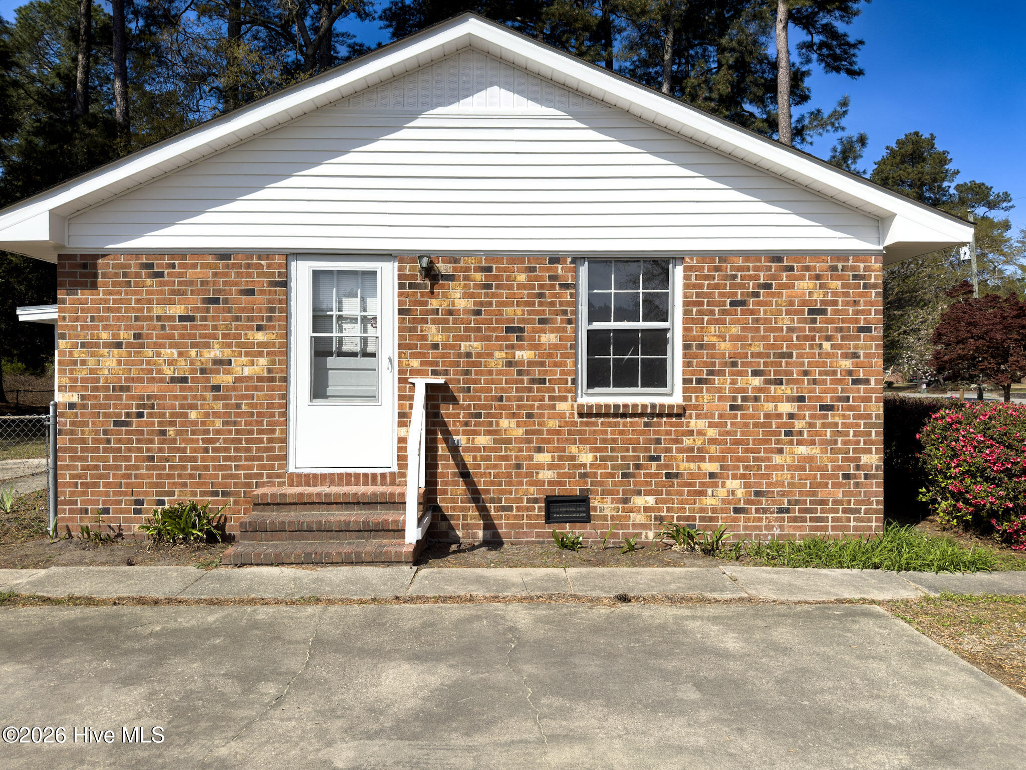 598 Forest Road Property Photo 5