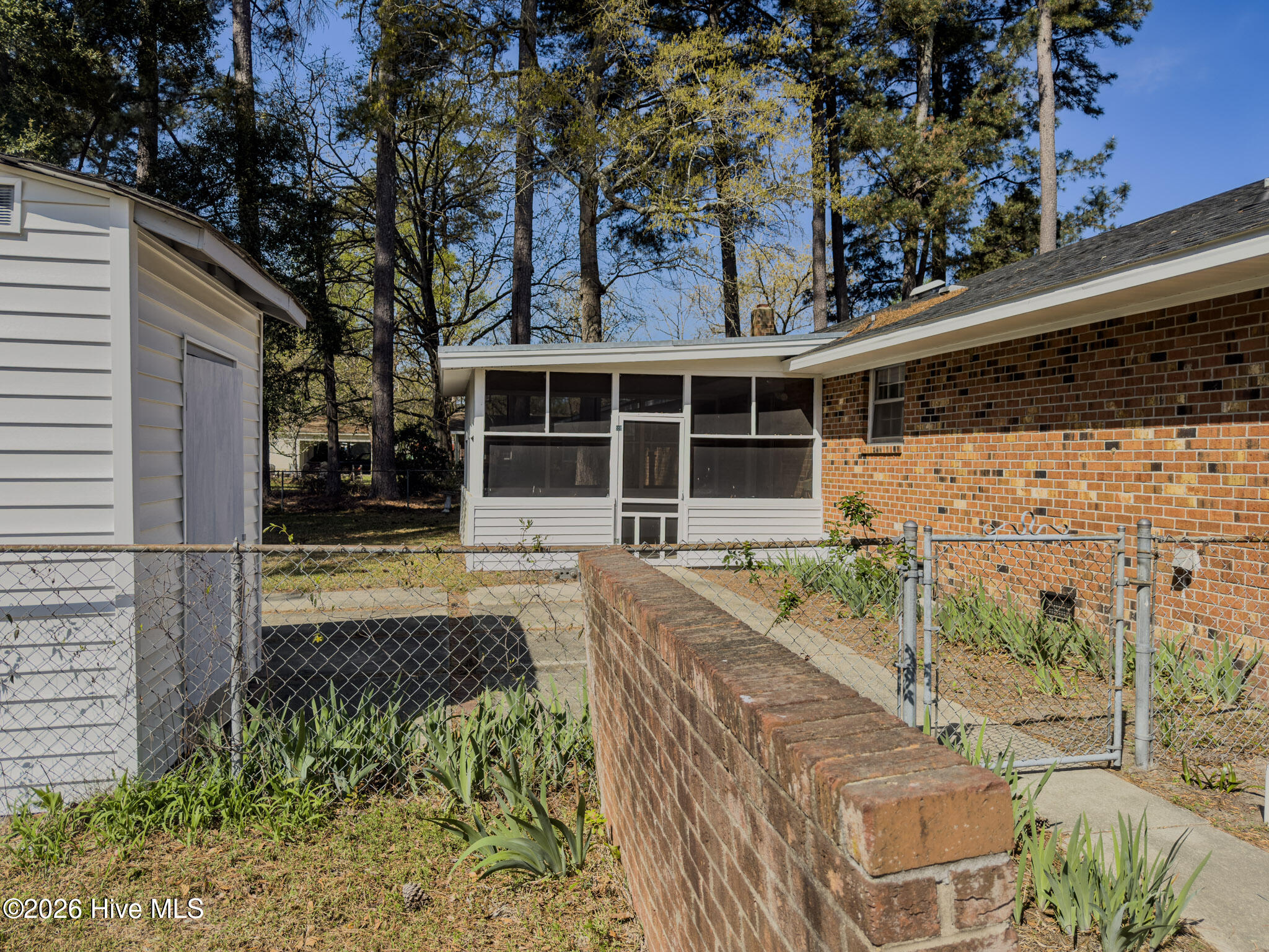 598 Forest Road Property Photo 9