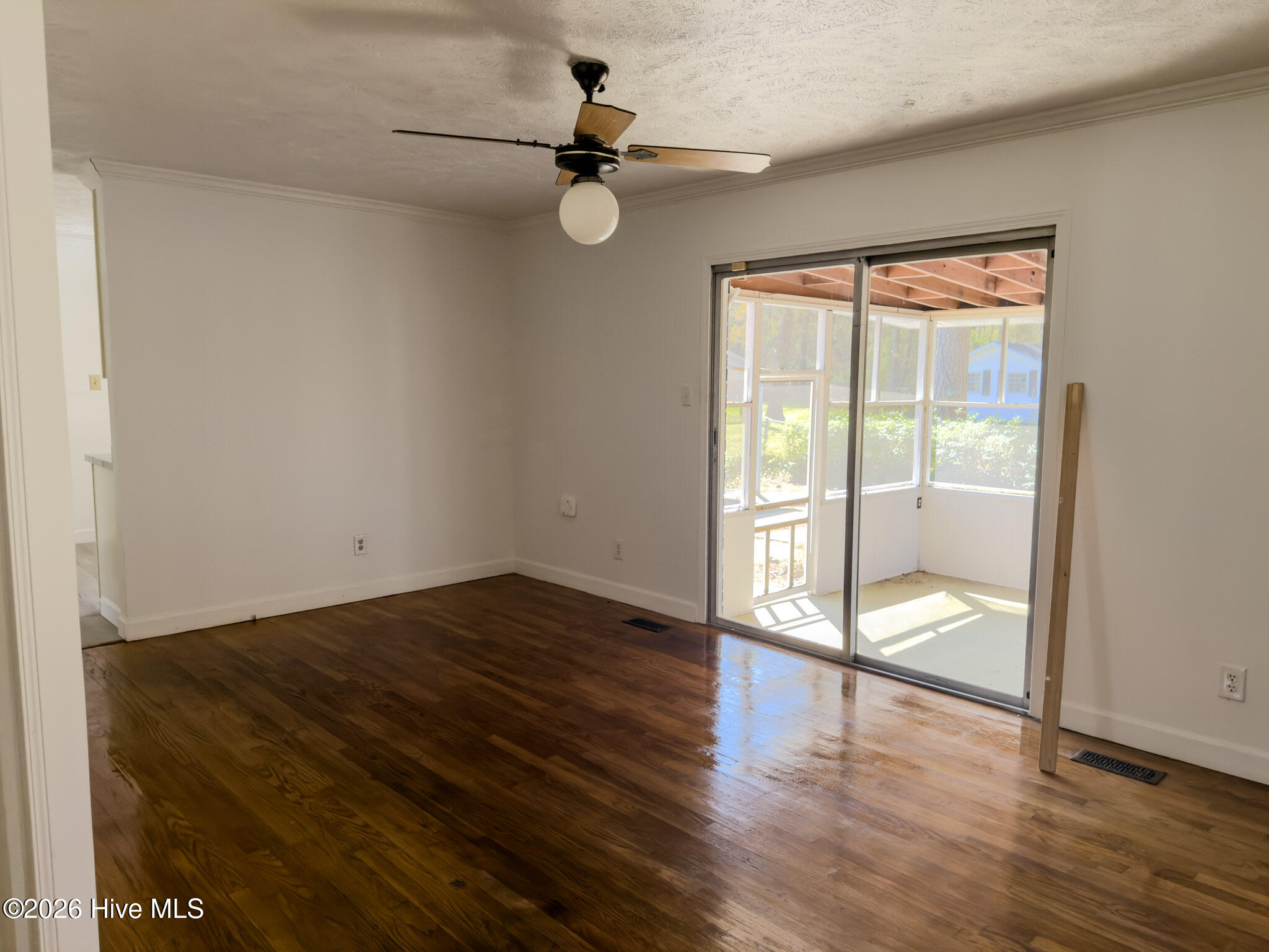 598 Forest Road Property Photo 14