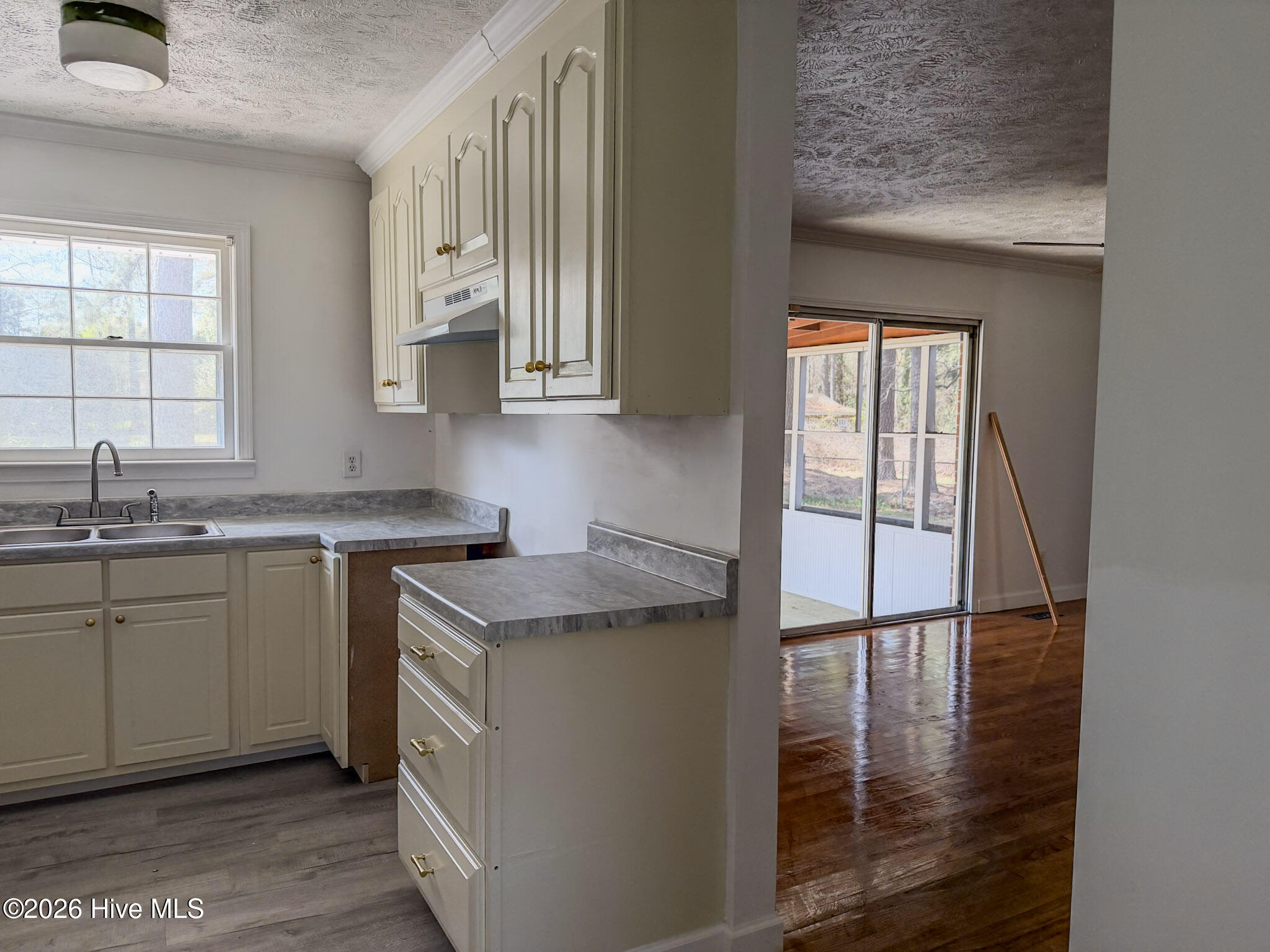598 Forest Road Property Photo 22