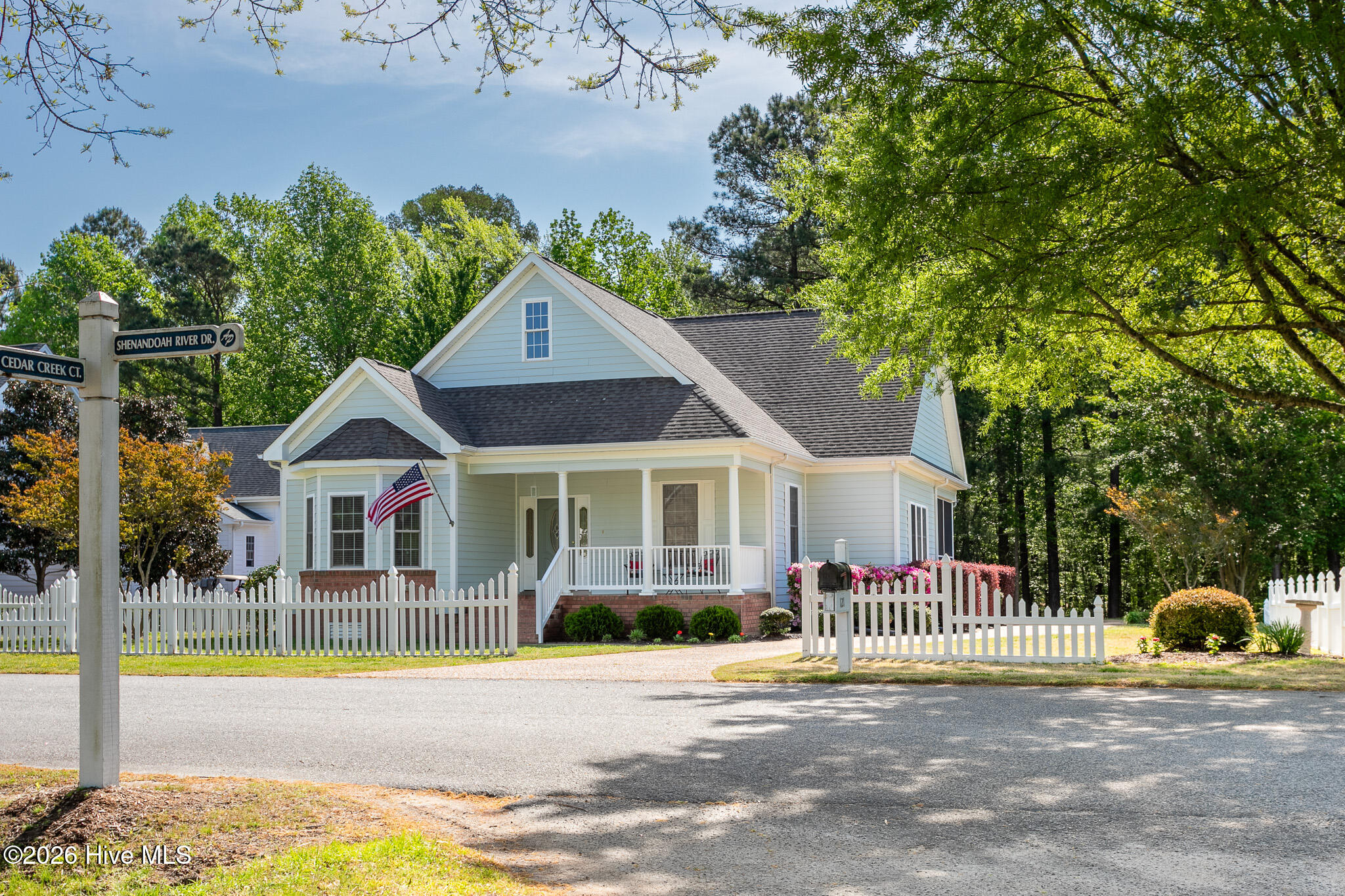 121 Shenandoah River Drive Property Photo 1