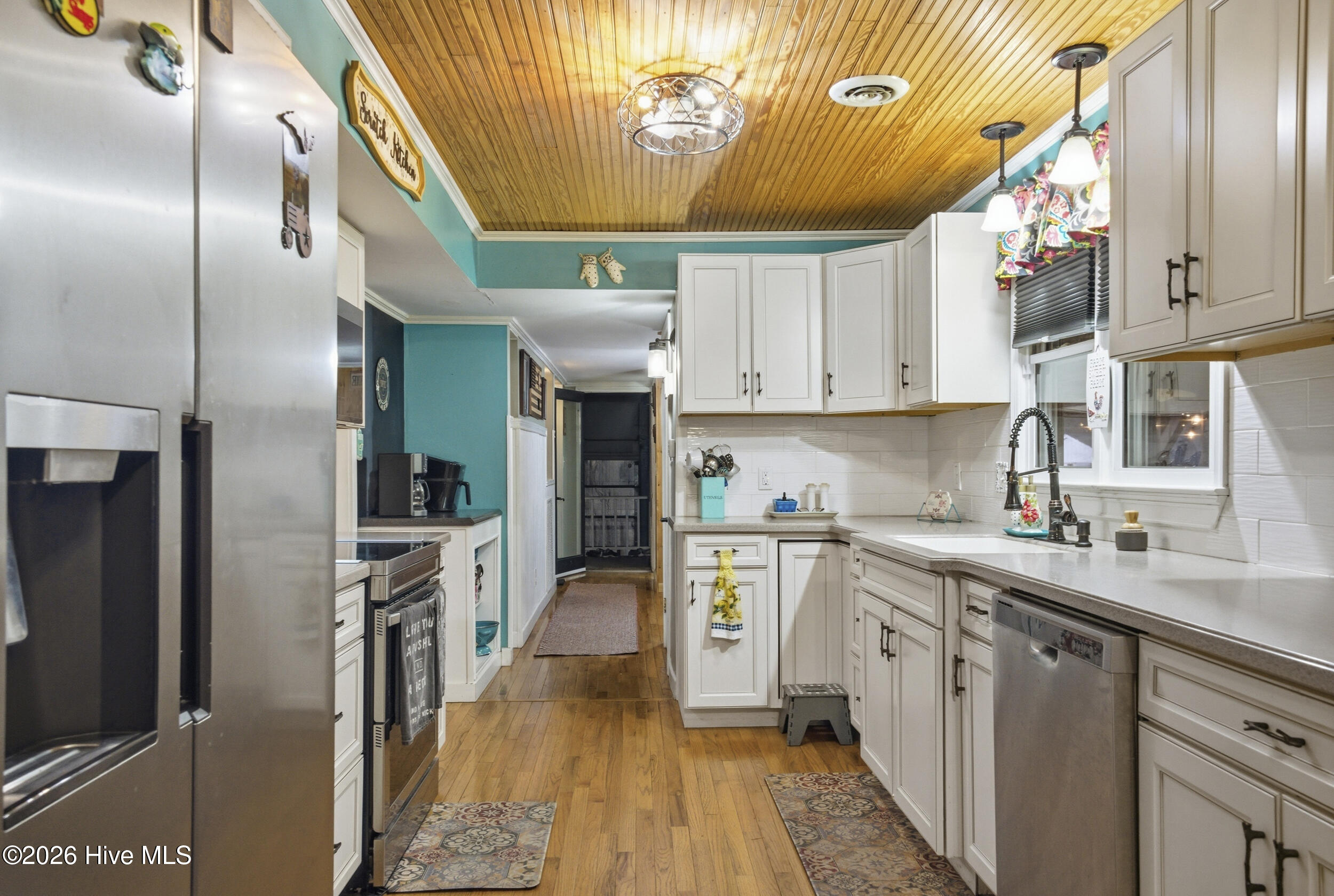 732 County Line Road Property Photo 6