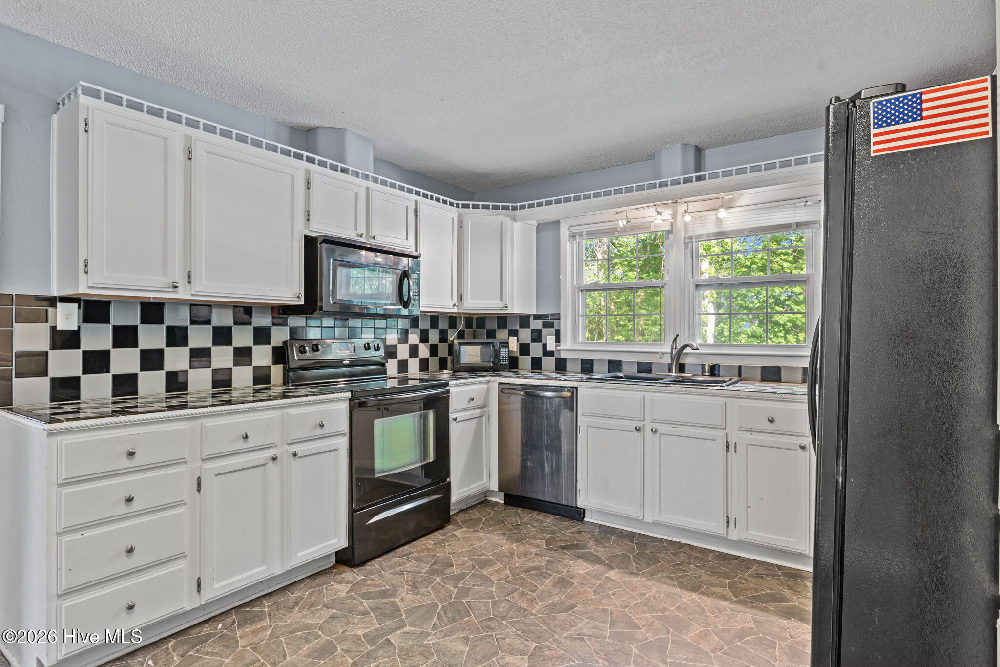 5308 Foxfire Road Property Photo 2