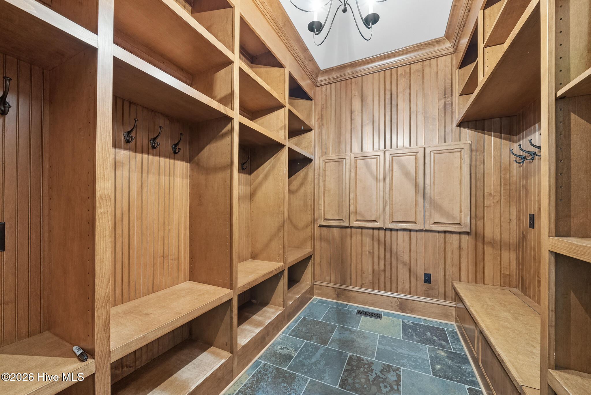 1181 Middle Road Property Photo 47