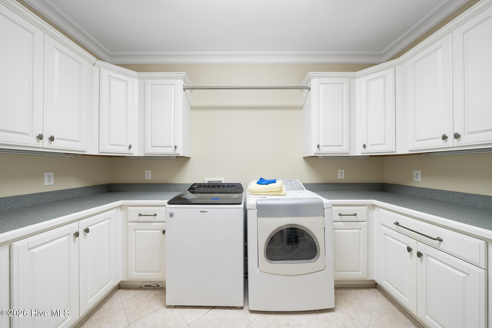1181 Middle Road Property Photo 72