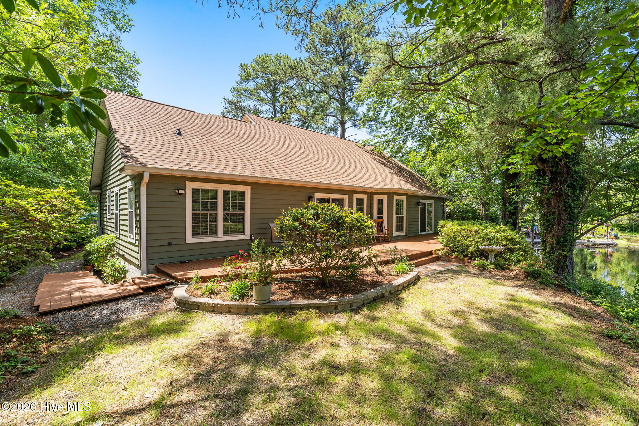2490 Glen Drive Property Photo 5